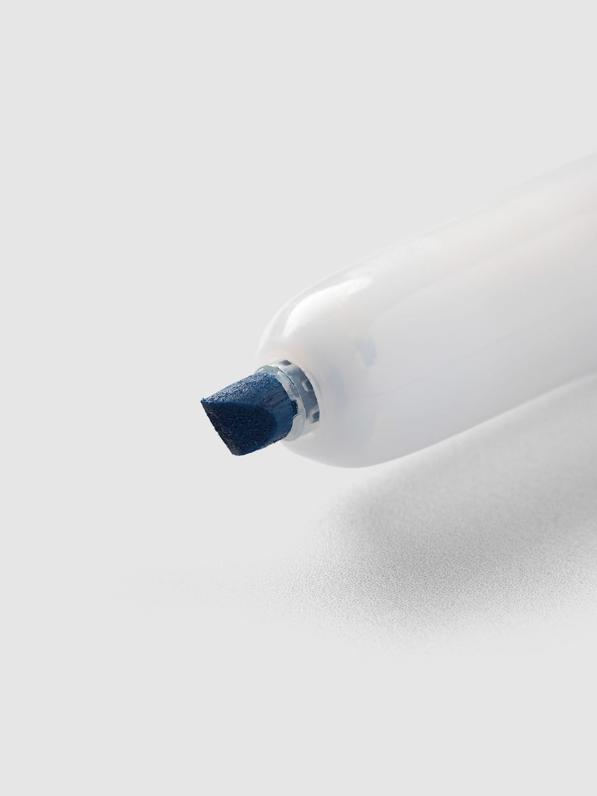 Dianshi Clickable Highlighter Dark Blue, close-up of the chisel tip