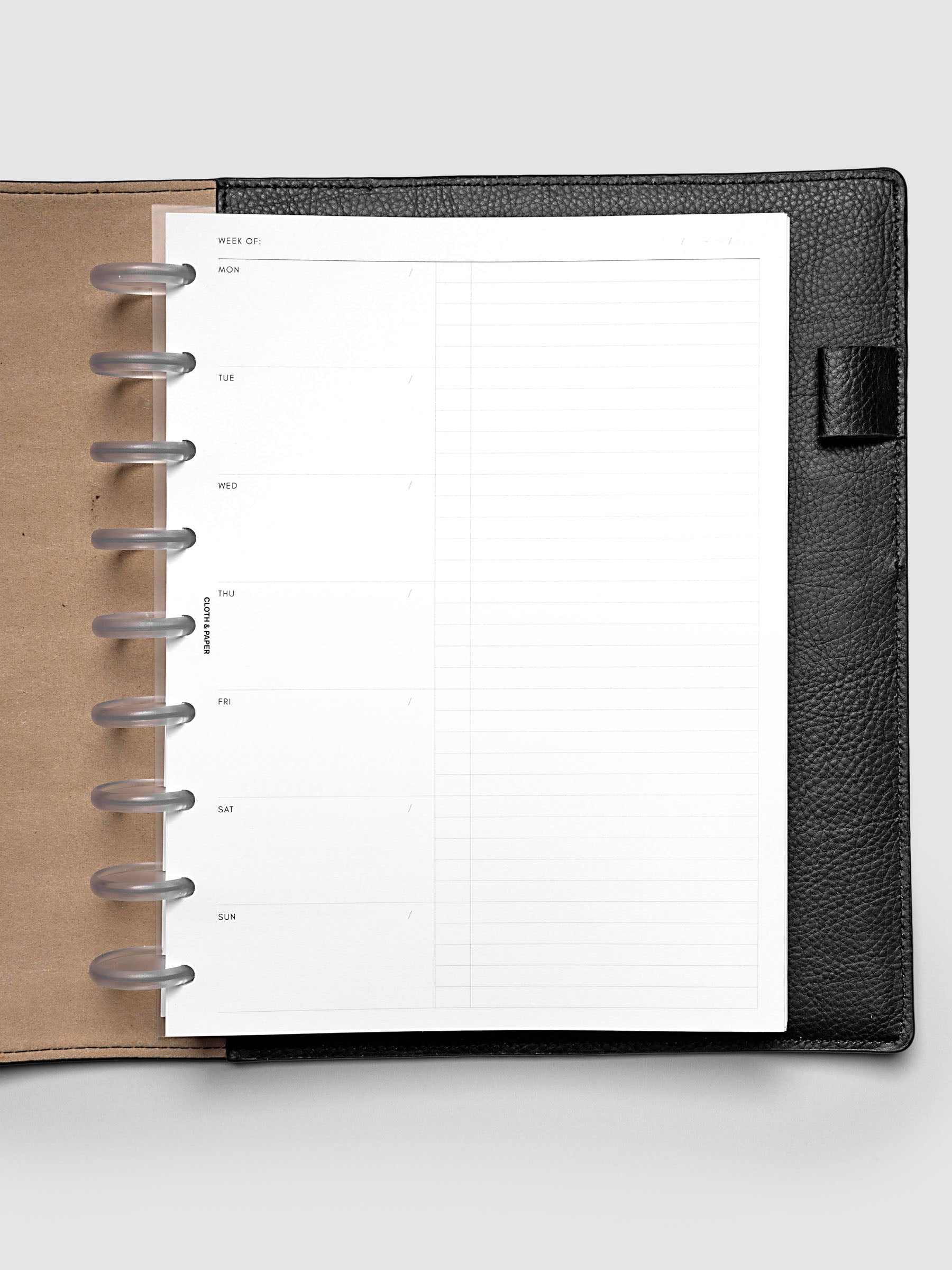 Weekly Checklist Inserts shown discbound inside a black leather folio in size HP Classic.