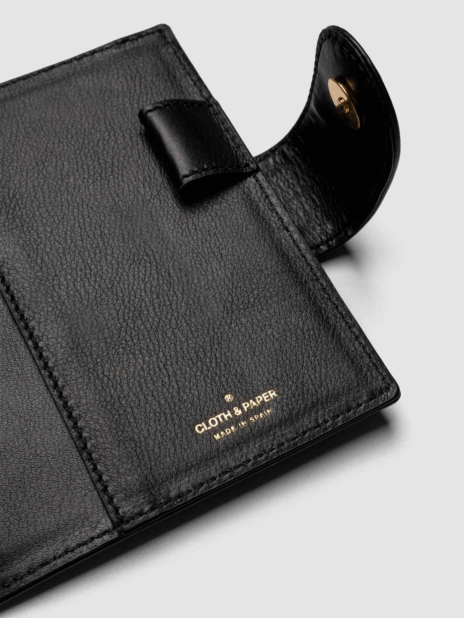 Heirloom Ring Cover Genuine Leather Pocket 6-Ring Punch in black, detail view of interior pen loop, large pocket, and closure