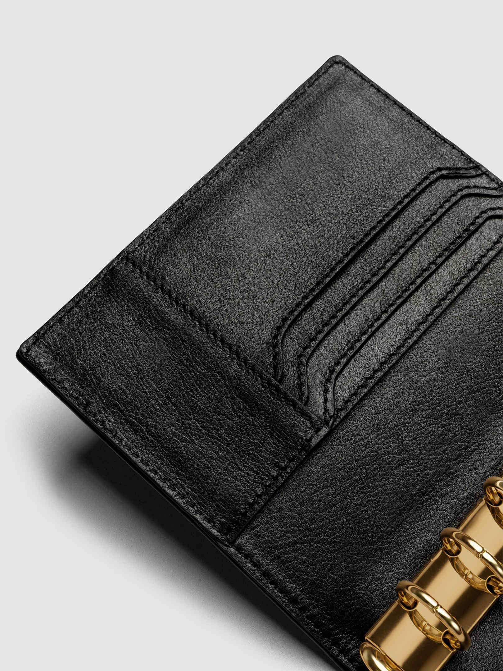 Heirloom Ring Cover Genuine Leather Pocket 6-Ring Punch in black, detail view of credit card pockets