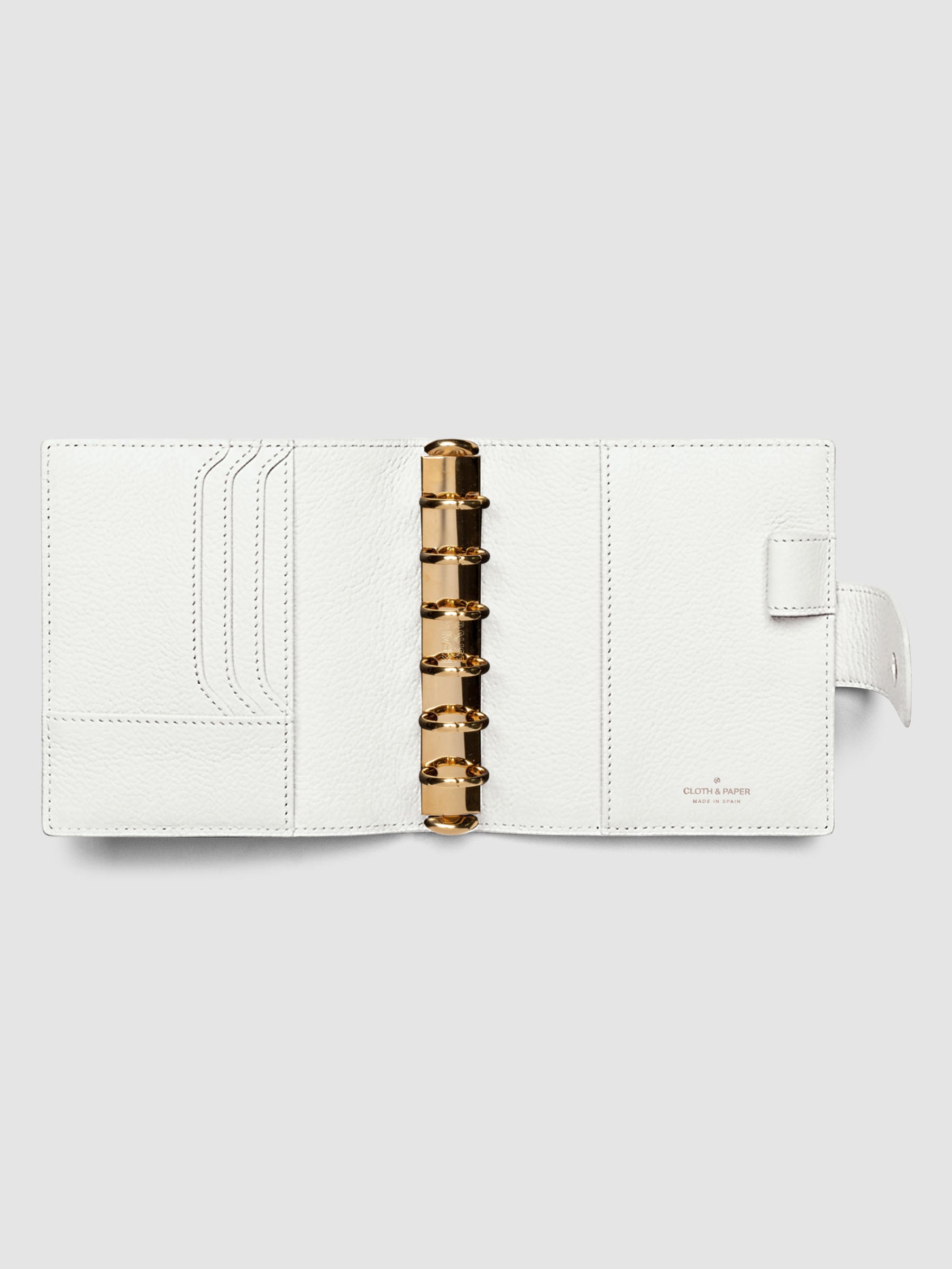 Heirloom Ring Cover Genuine Leather Pocket 6-Ring Punch in off-white, planner cover open with no pages inside