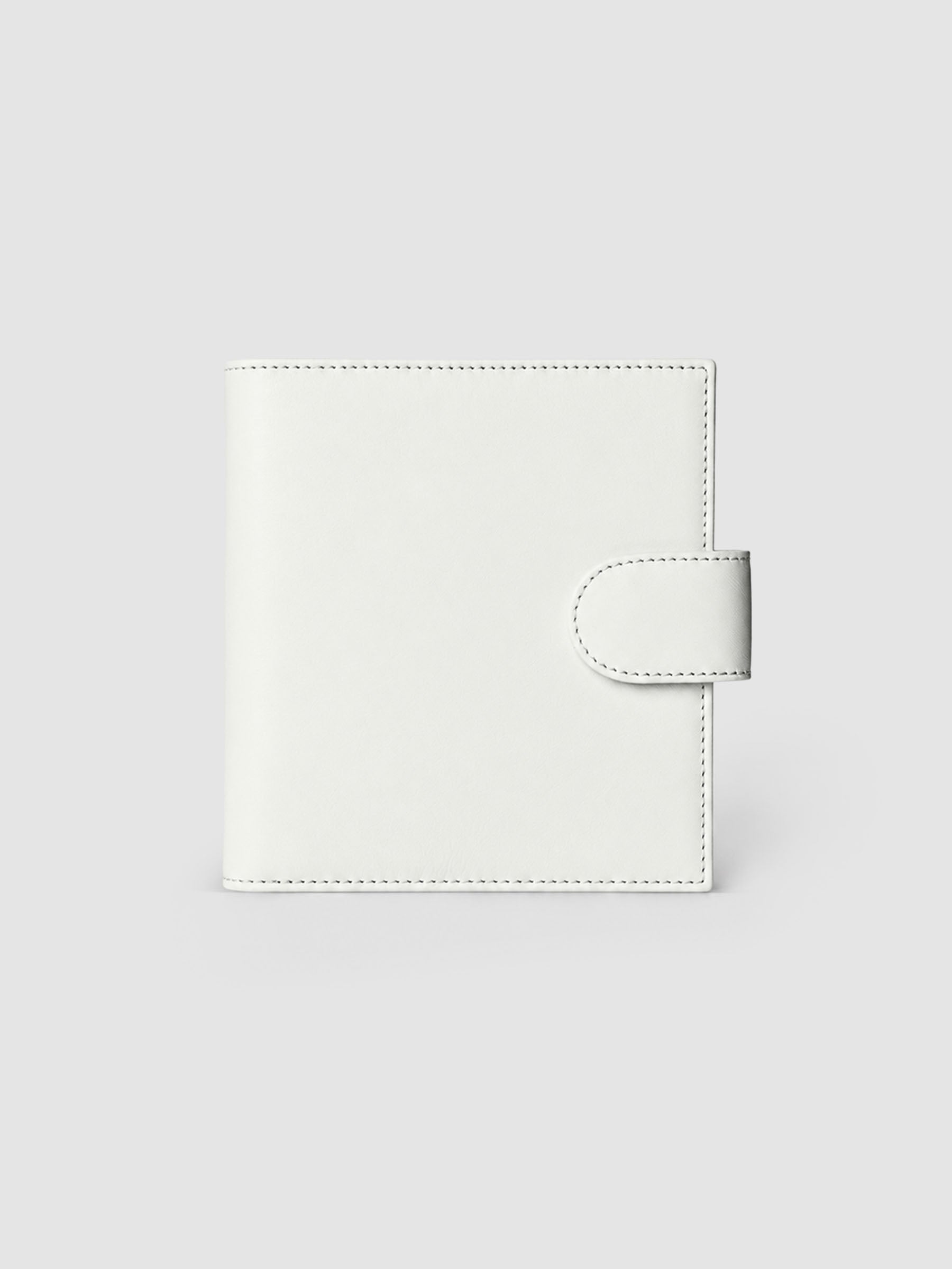 Heirloom Ring Cover Genuine Leather Pocket 6-Ring Punch in off-white, planner cover closed