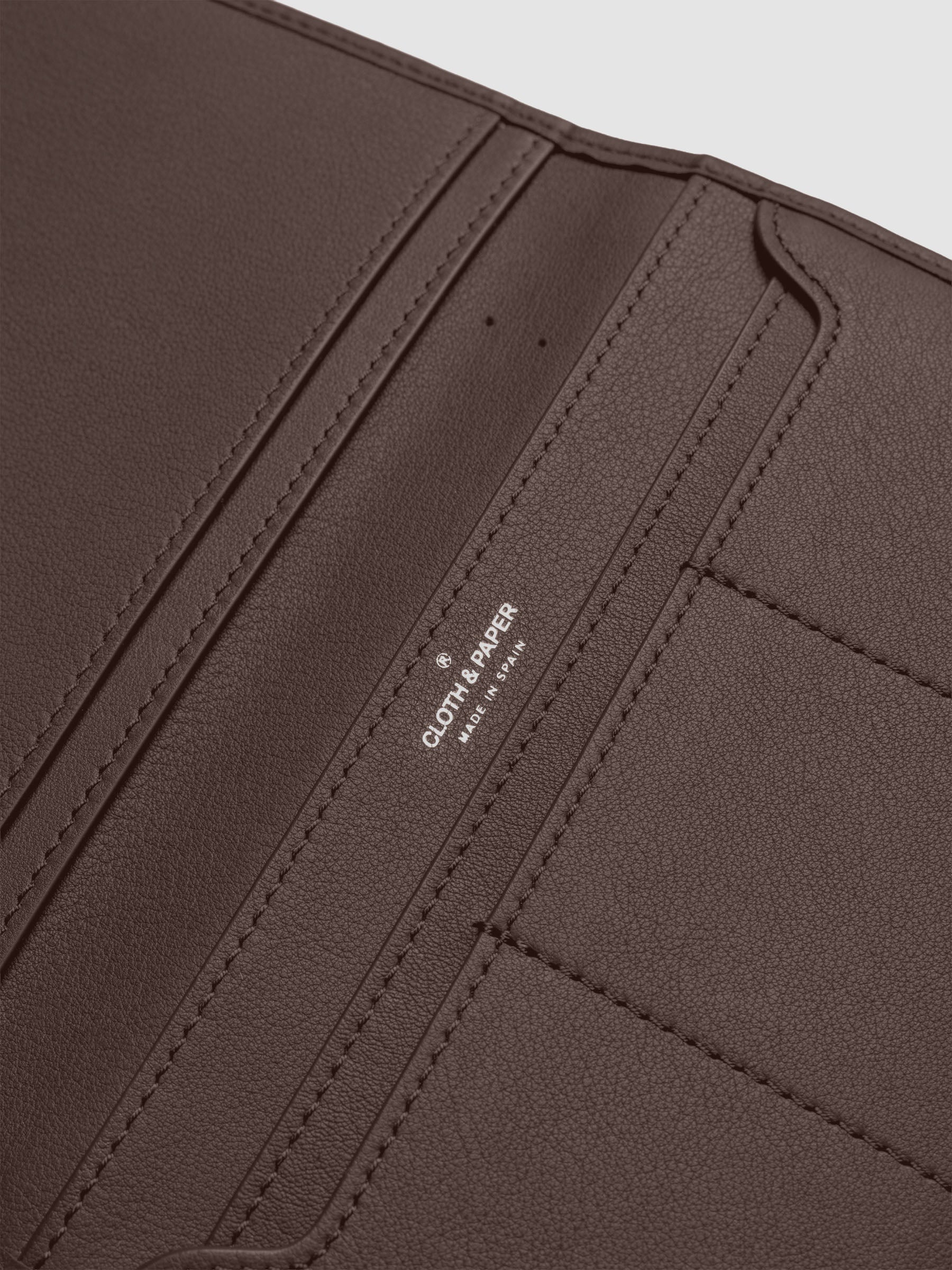 Close-up of empty Nomada Wallet credit card slots in Cordoba