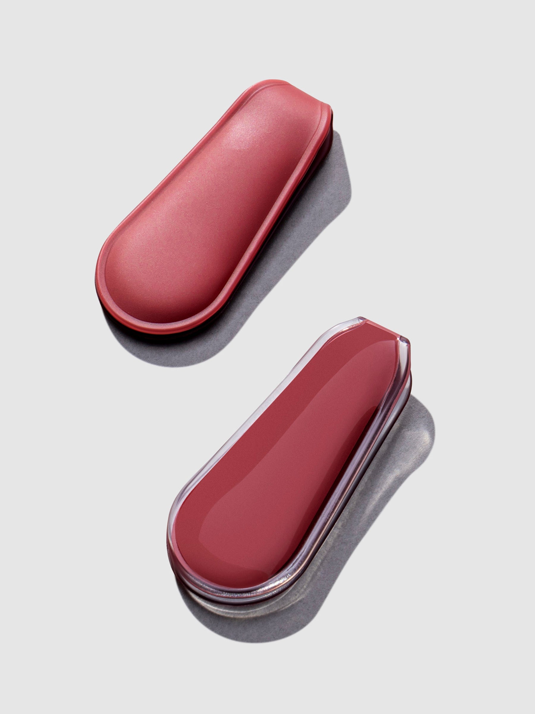 Set of clips displayed on a neutral background.