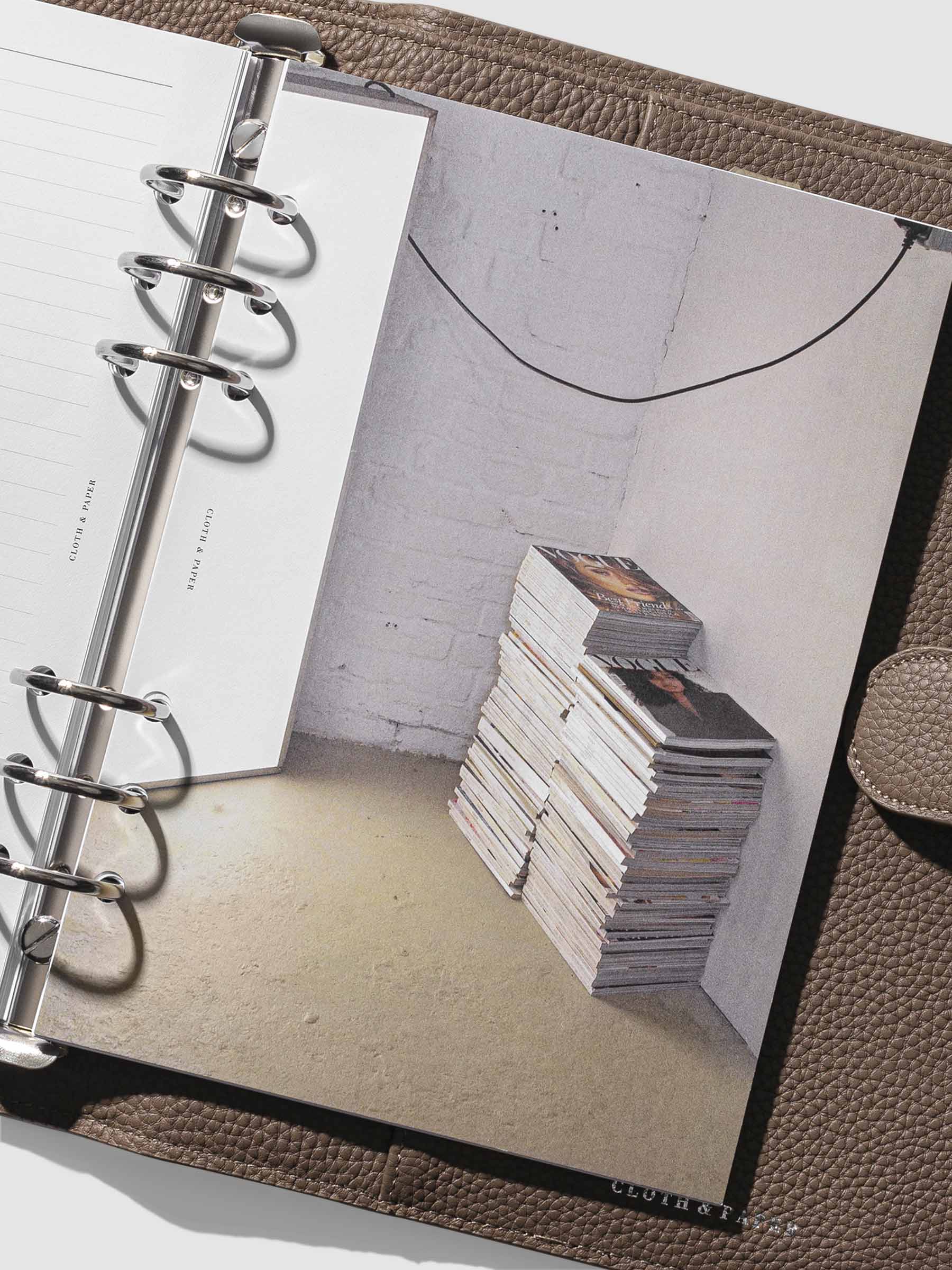 A5 dashboard in use inside a brown leather agenda.