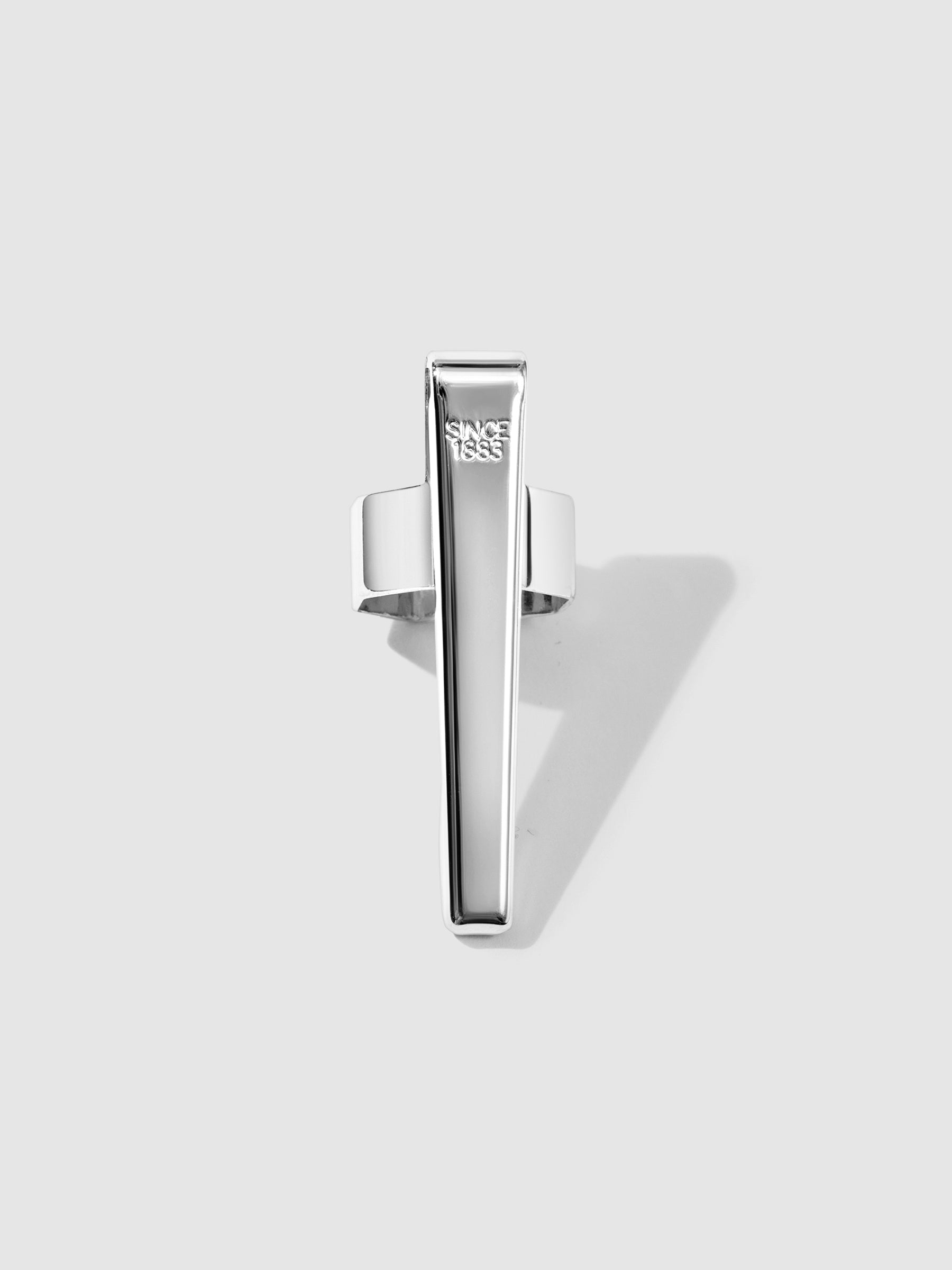 Standard silver clip displayed on a neutral background.