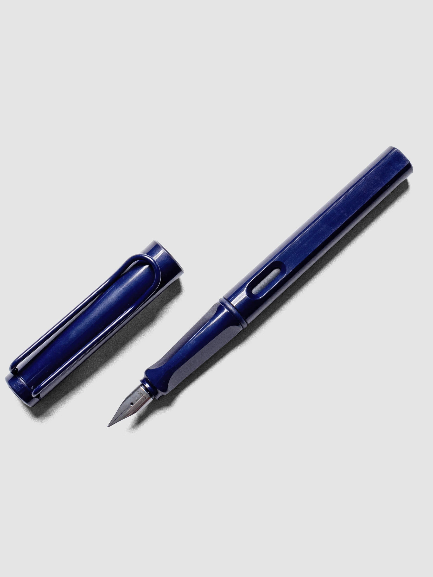 LAMY Safari Fountain Pen in the color Dark Dusk with Fine nib shown diagonally with the cap off.