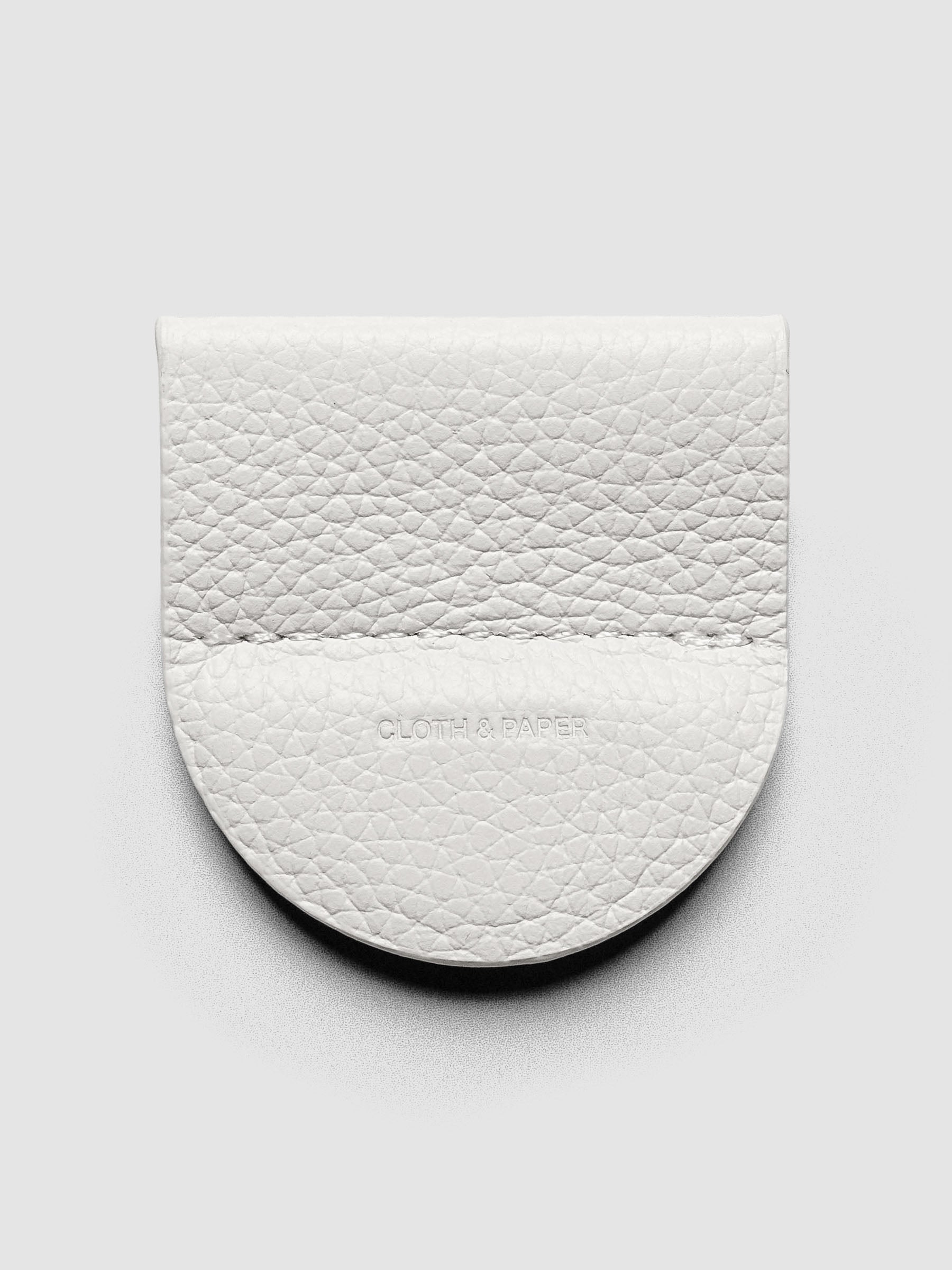 Magnetic Bookmark | Pen Holder in color Leche (white).