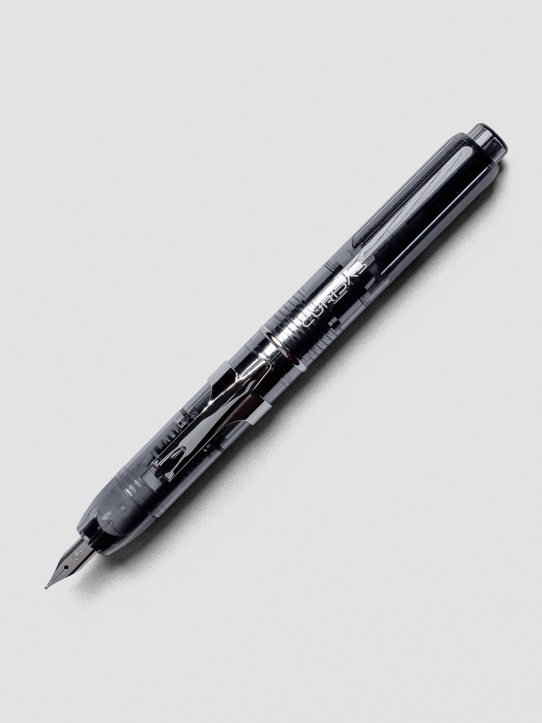 Platinum Curidas Fountain Pen in Graphite Smoke with medium nib, capped view.