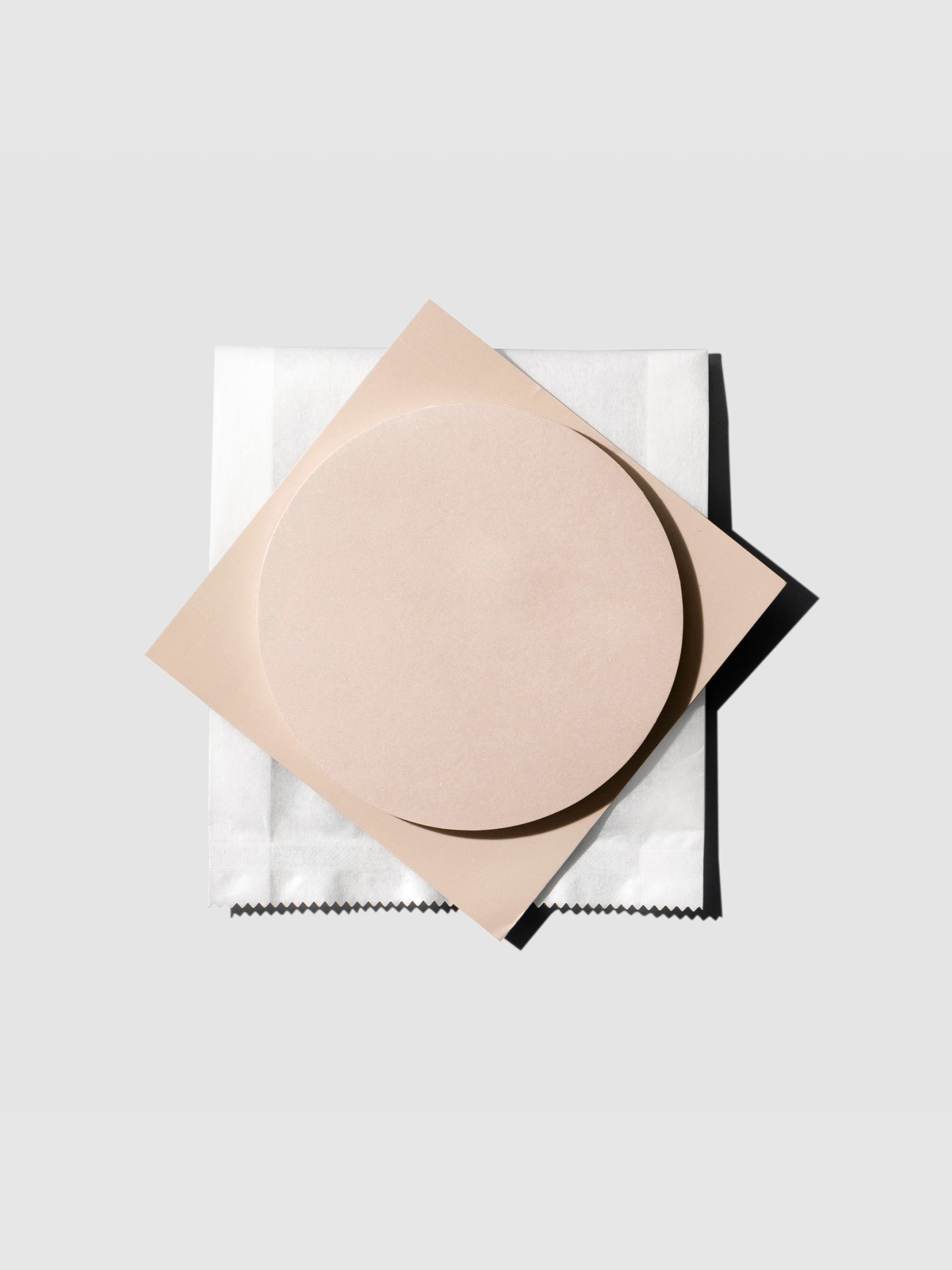 Sticky note displayed with its backing card on top of the product packaging.