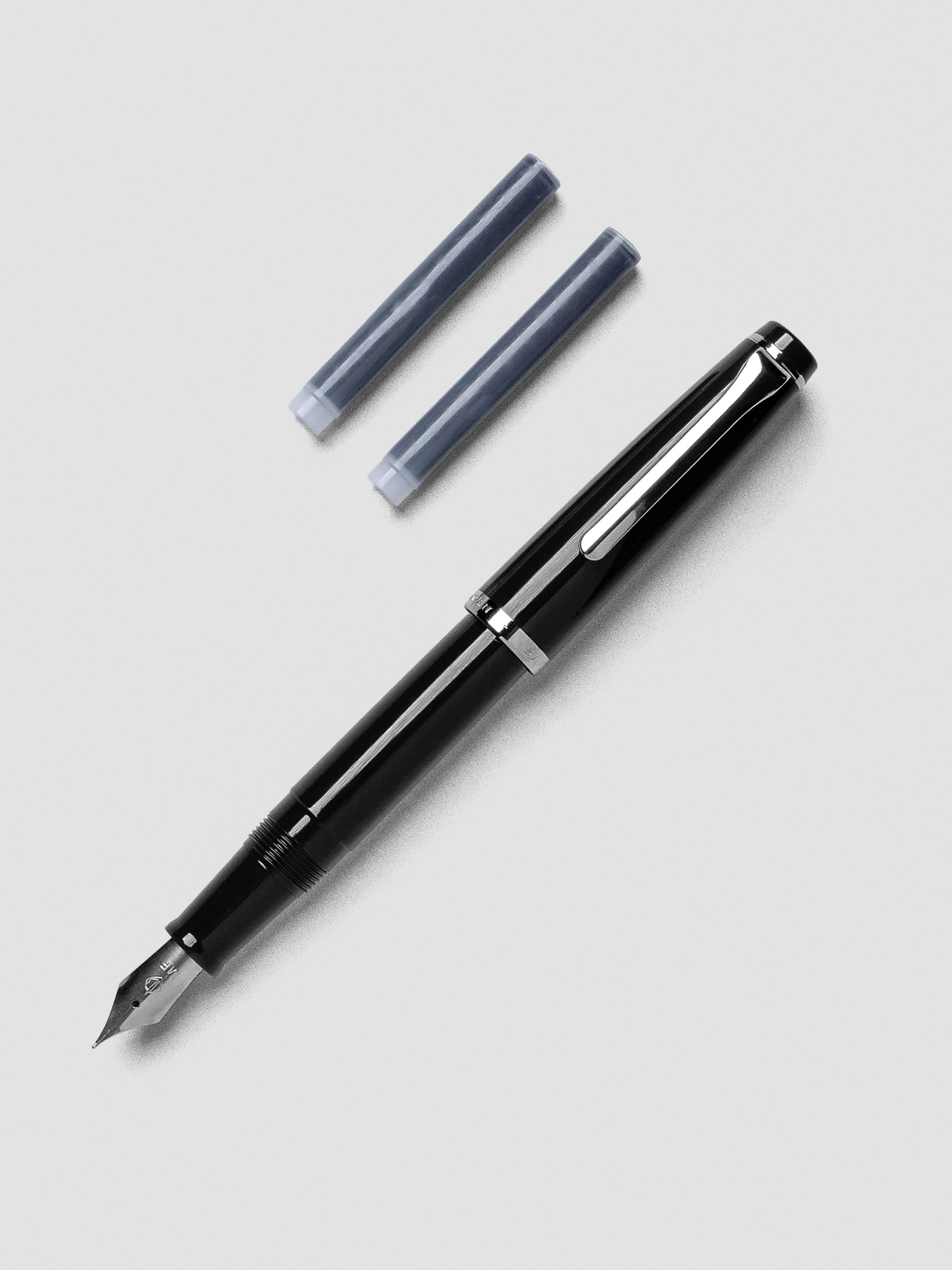 Close-up of Sailor Recle Fountain Pen Medium in All Black showing nib section.