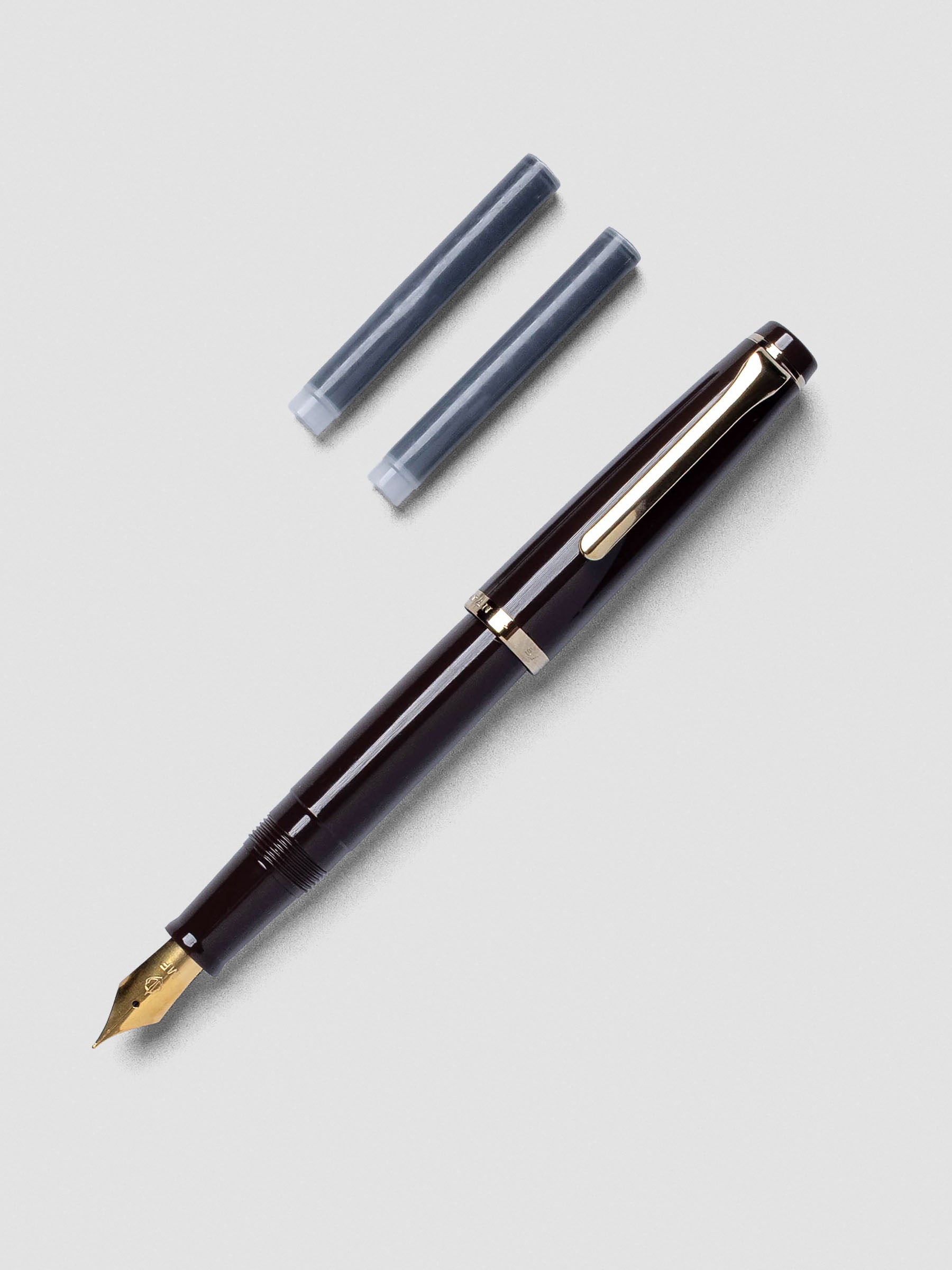 Close-up of Sailor Recle Fountain Pen Medium in Pale Brown highlighting nib.