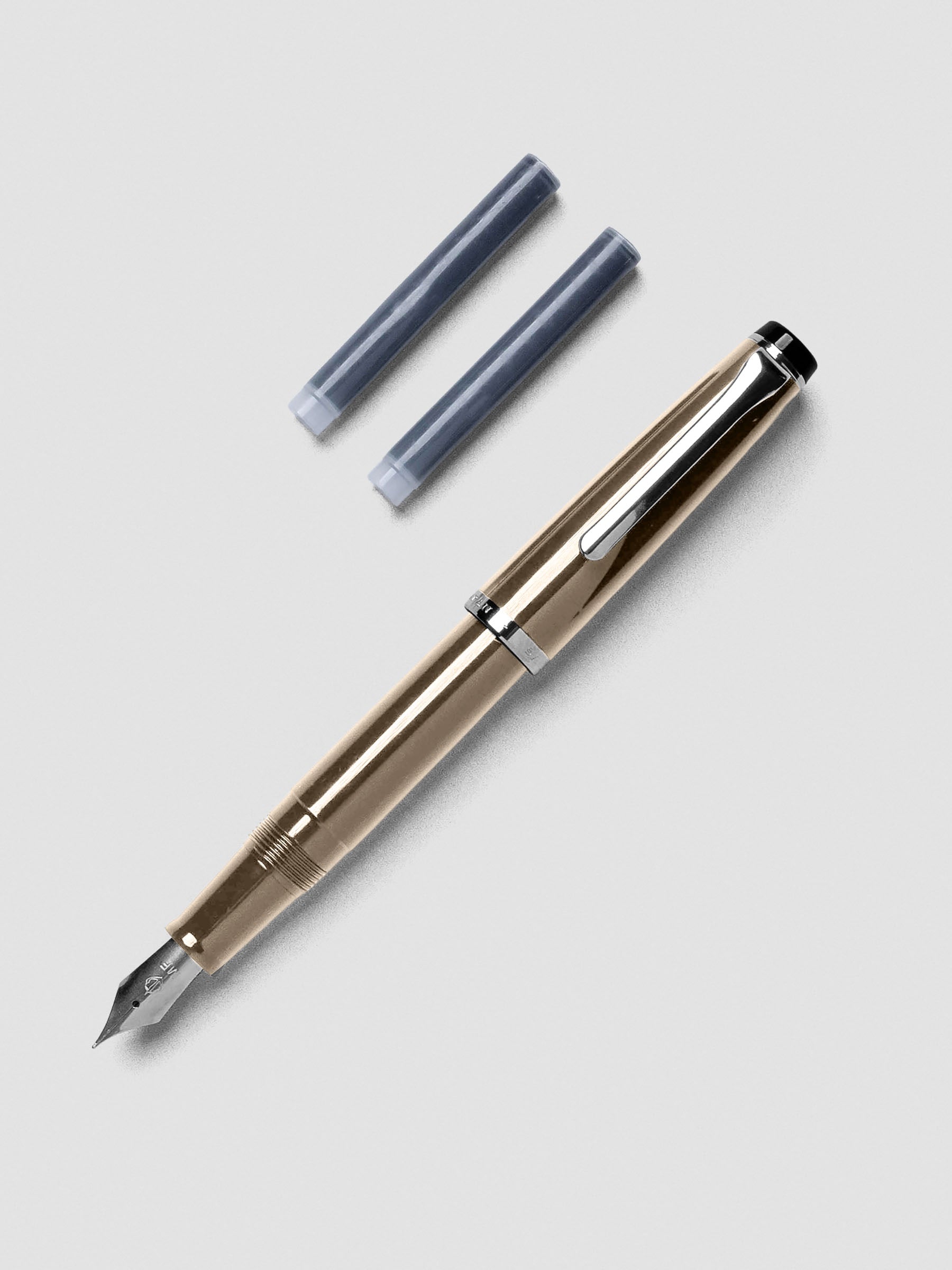 Close-up of Sailor Recle Fountain Pen Medium in Safari Beige showing nib.