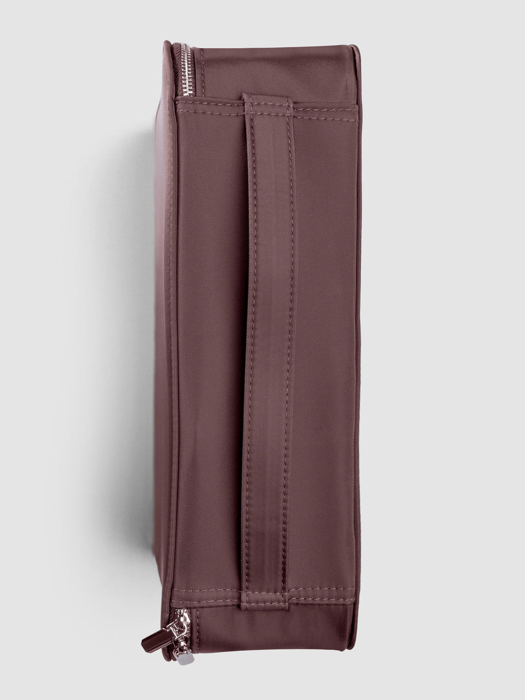 Top down view of large packing cube handle in the color walnut.