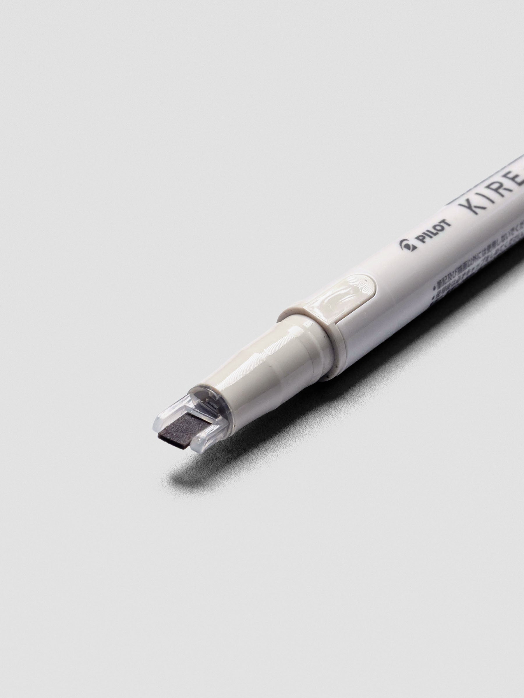 Pilot Kire-Na highlighter in Warm Grey, close product view.