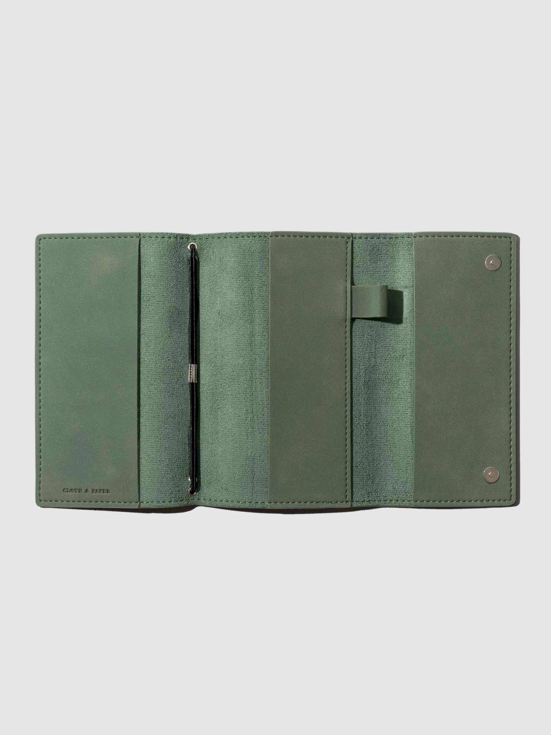 Cover displayed open and empty on a neutral background.