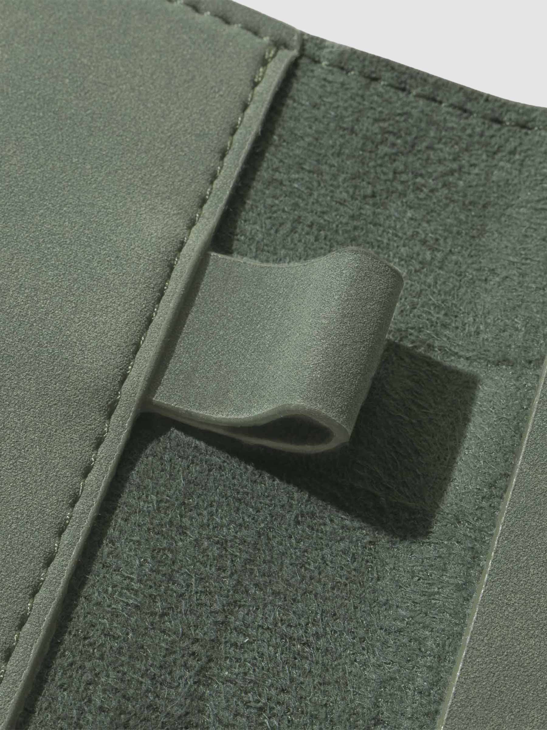 Closeup of pen loop inside cover.