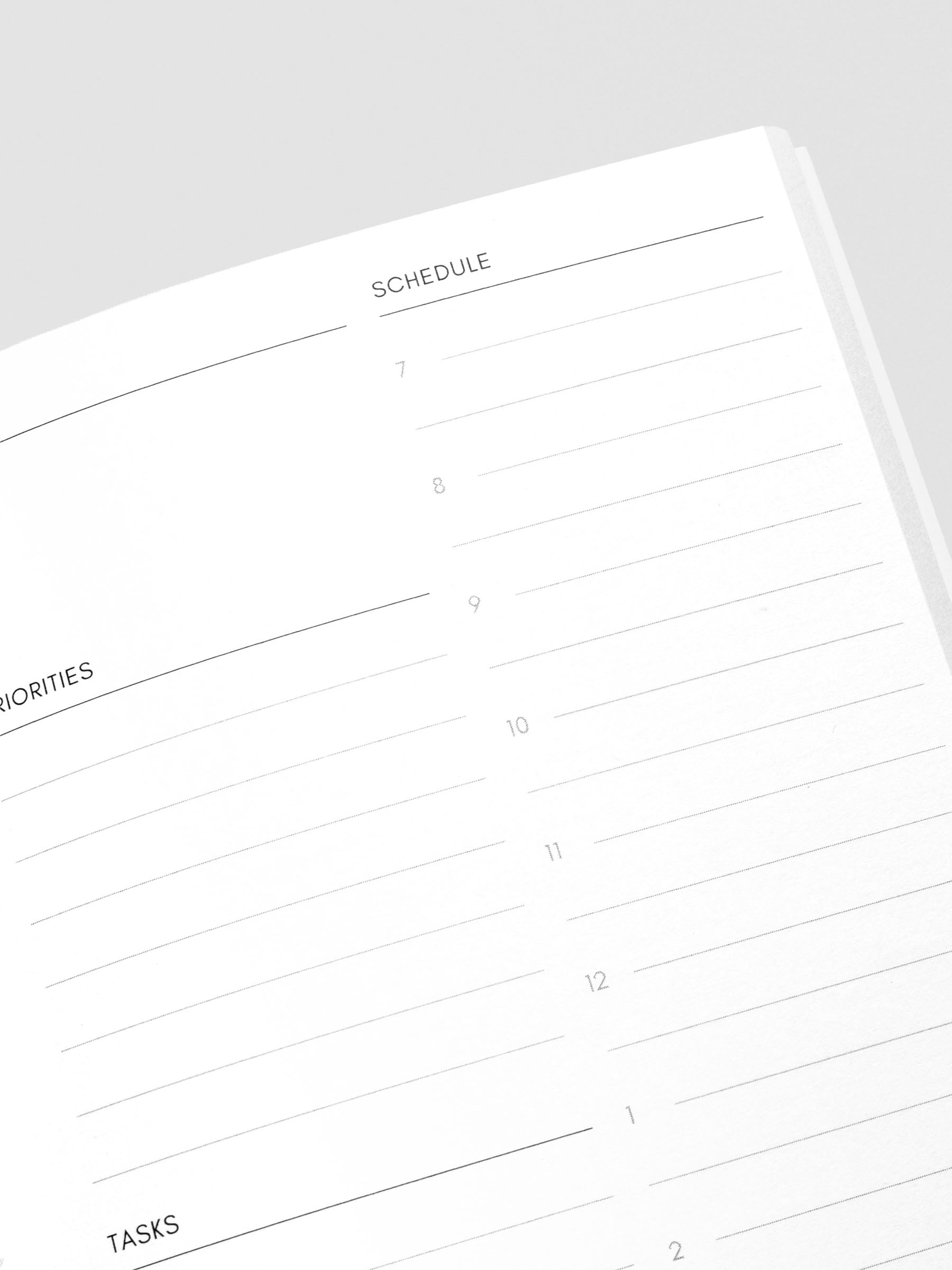 Travel Notebook in size A5 Slim in color Verona with Undated Daily pages with inner pages shown in close up.