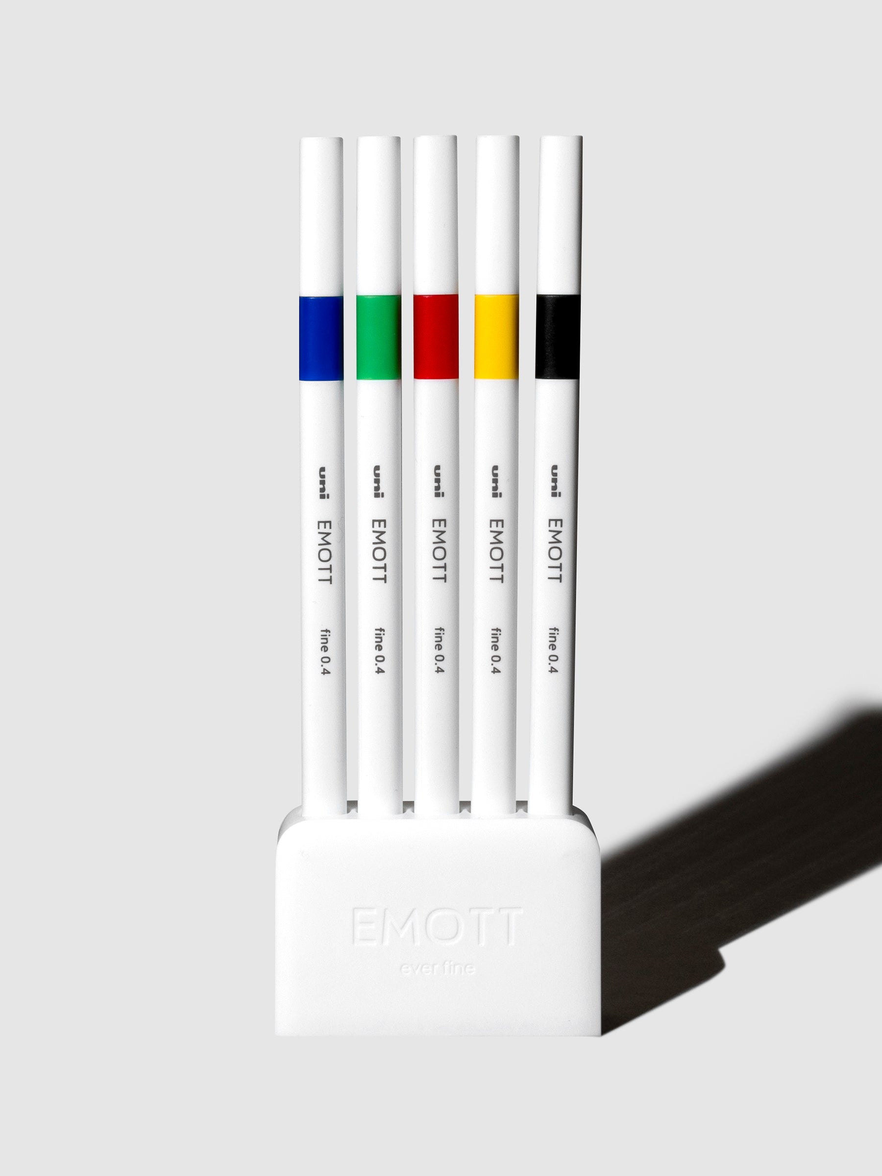 Uni Emott Fineline Marker Pens, 5 Color Set, Vivid. Uni Emott fineliners displayed with their case on a neutral background.