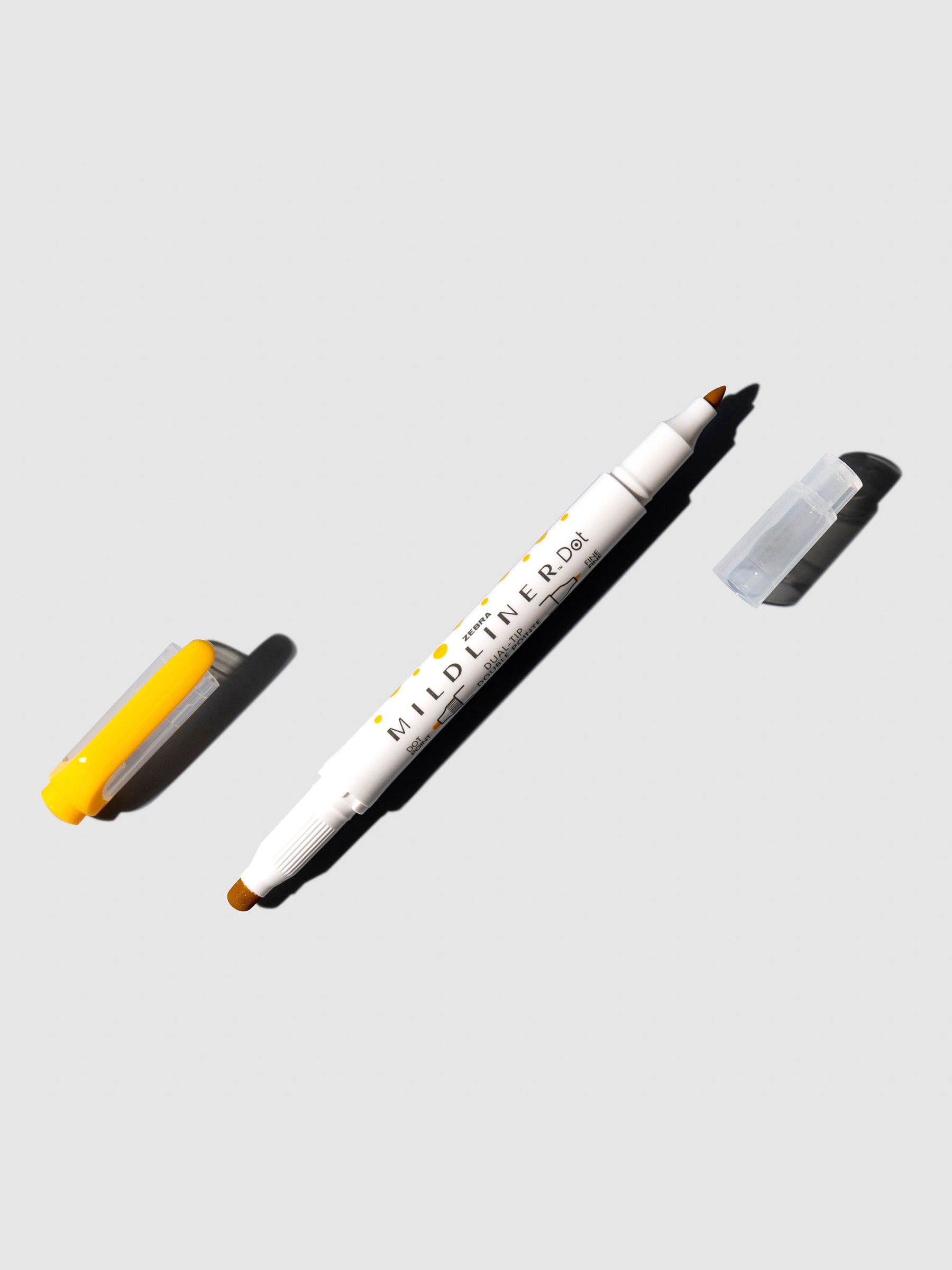 Mildliner highlighter displayed on a neutral background. Color shown is gold.