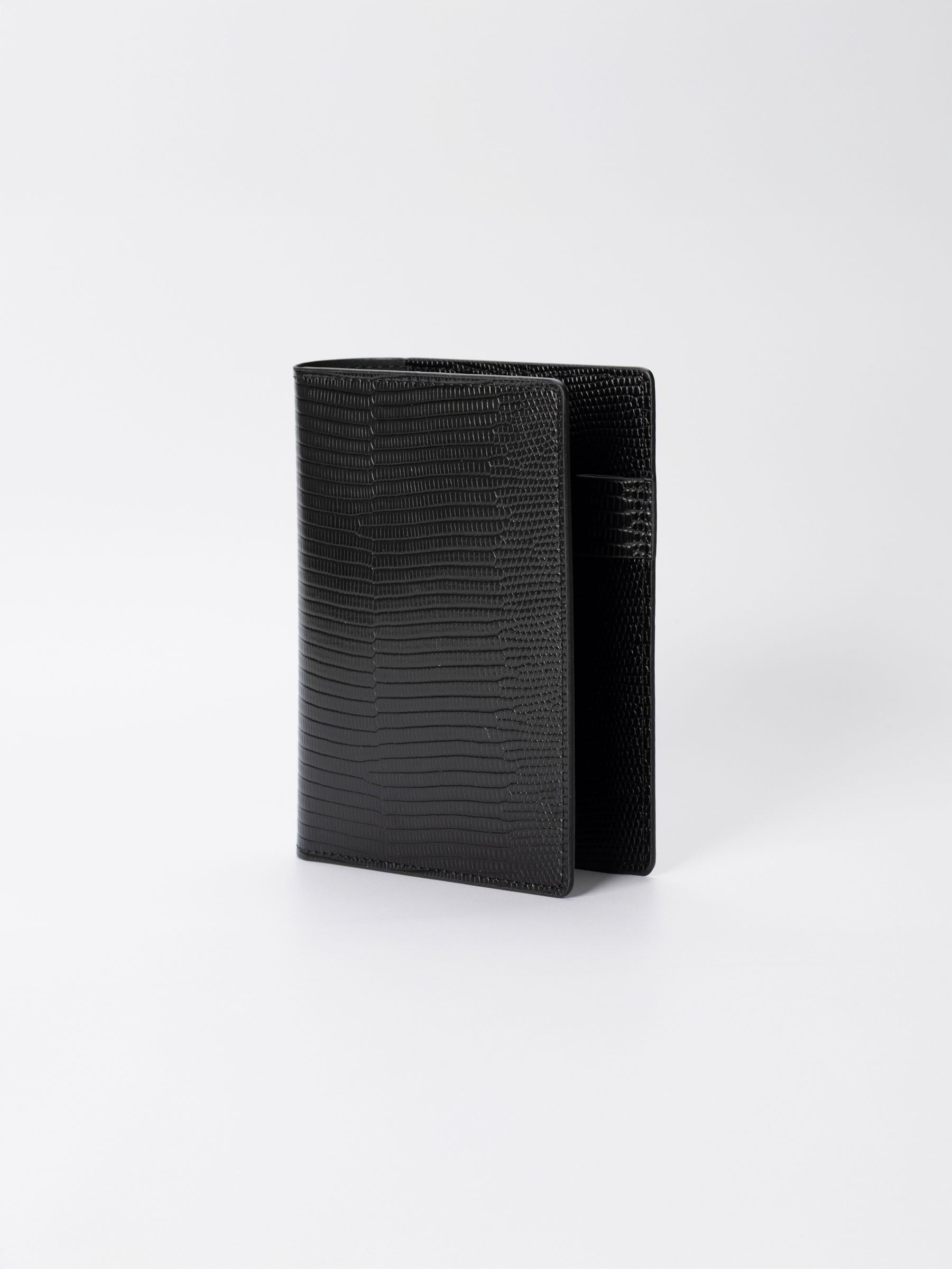 Folio displayed on a neutral background. Color shown is black. Size shown is CP Petite.