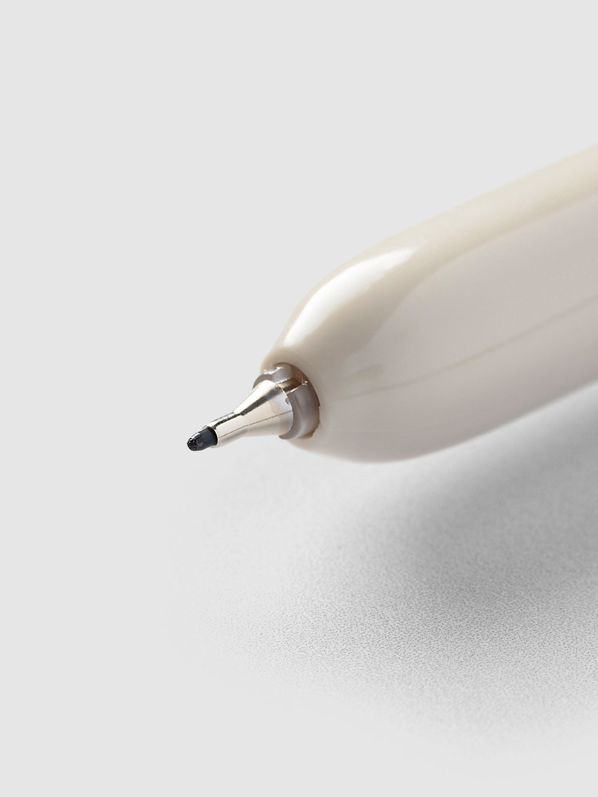 Writech Clictek Liner Pen, 0.5 mm, close-up of the metal needle tip