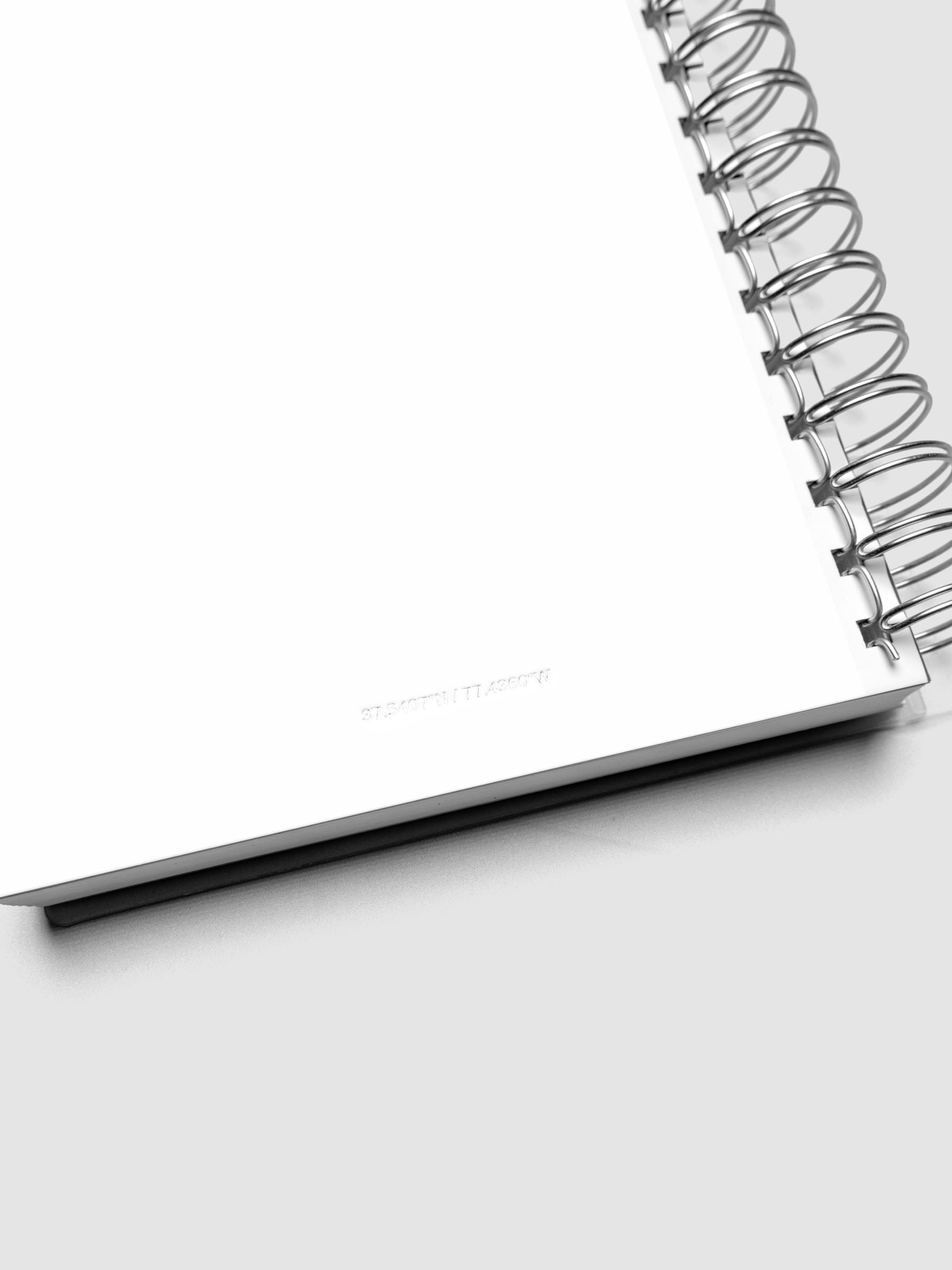 Detail view of the Spiral Notebook dashboard in the color Le Blanc shown in size A5 against a neutral background.