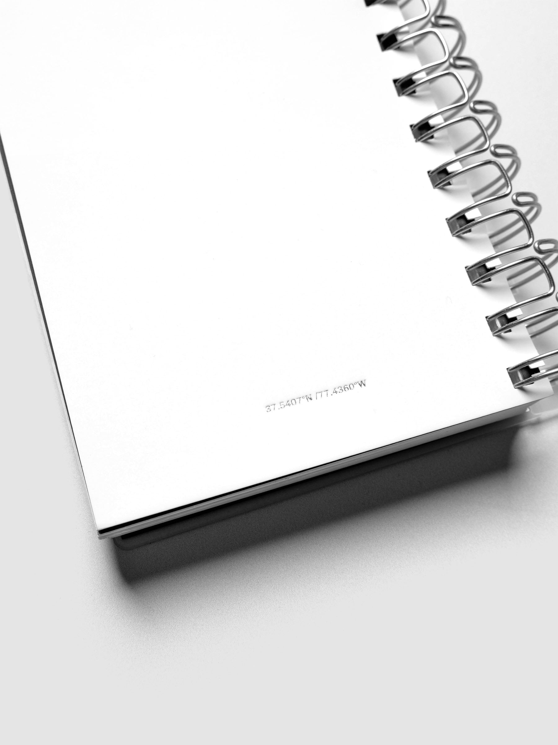Detail view of the Spiral Notebook dashboard in the color Le Blanc shown in size CP Petite against a neutral background.