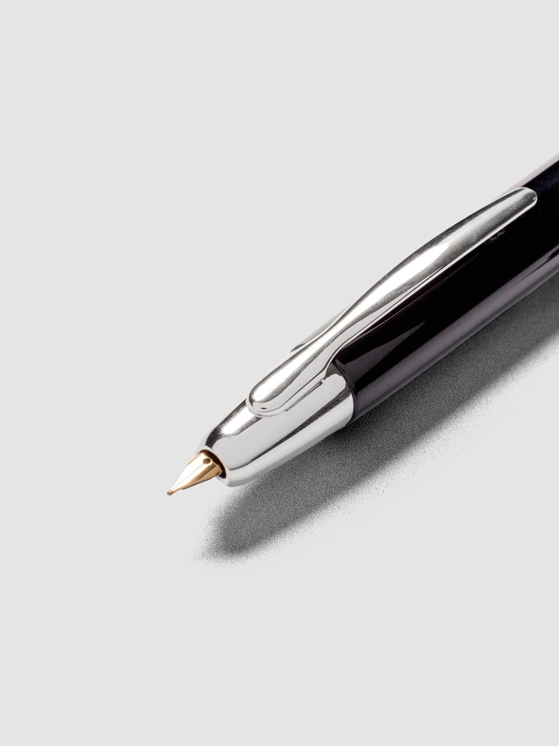 Black Rhodium Pilot Vanishing Point Fountain Pen close up of nib.