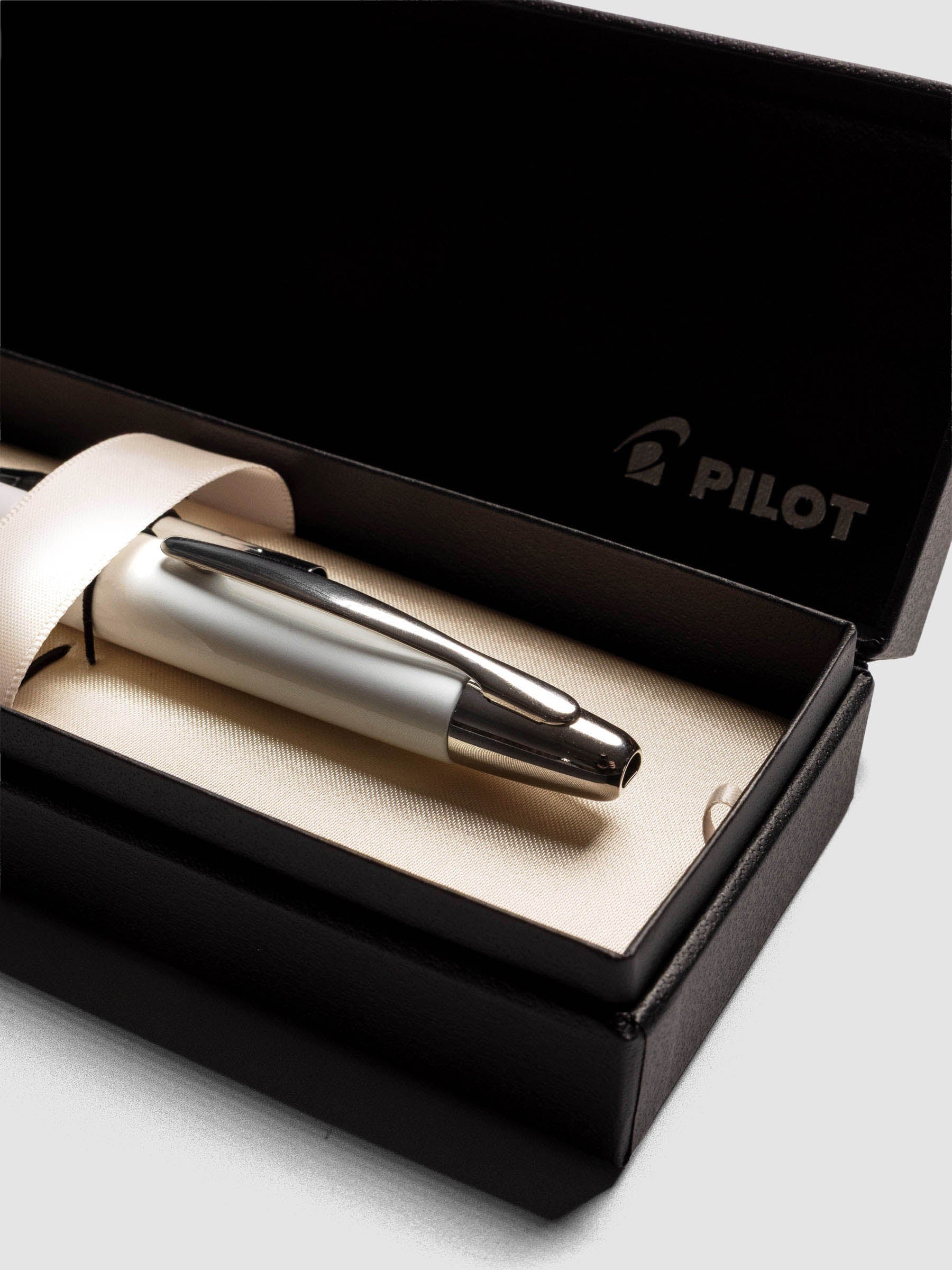 White Rhodium Pilot Vanishing Point Fountain Pen in box.