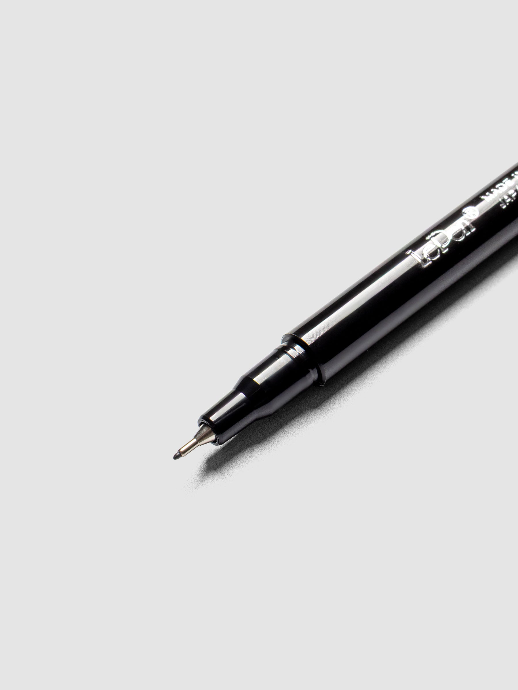 Close up of the Black Le Pen by Marvy Uchida showing the nib