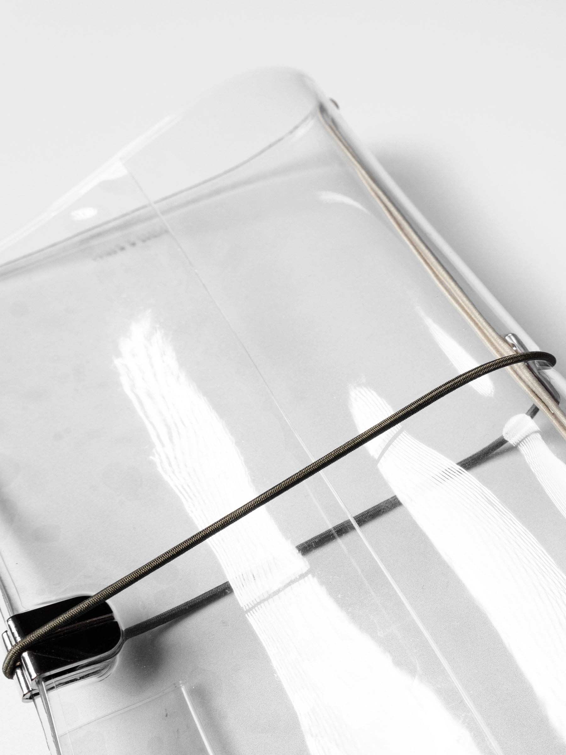 Black cover band in use on an A5 clear cover.