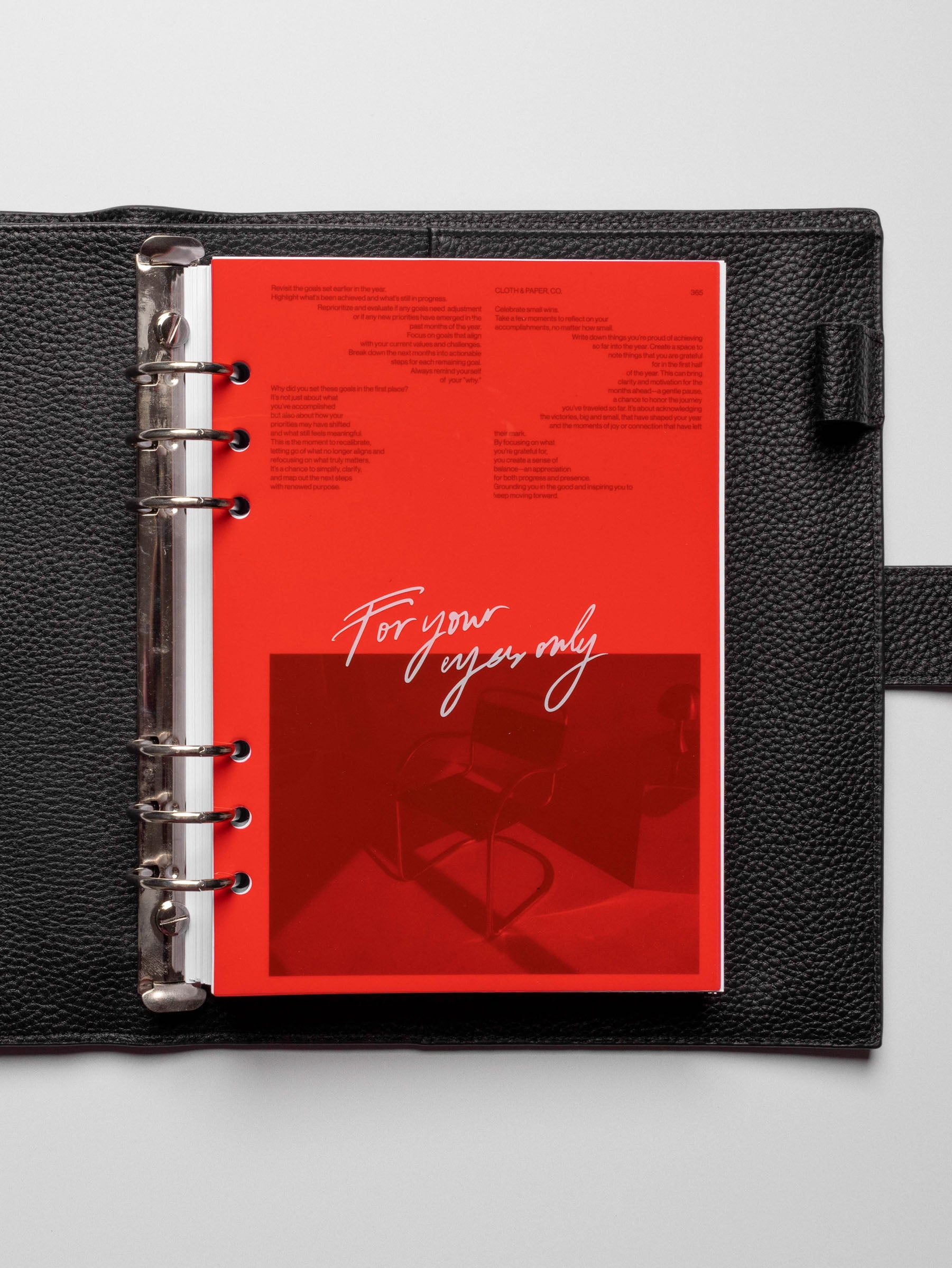 Dashboard duo displayed in a black planner on a neutral background. Size shown is A5.