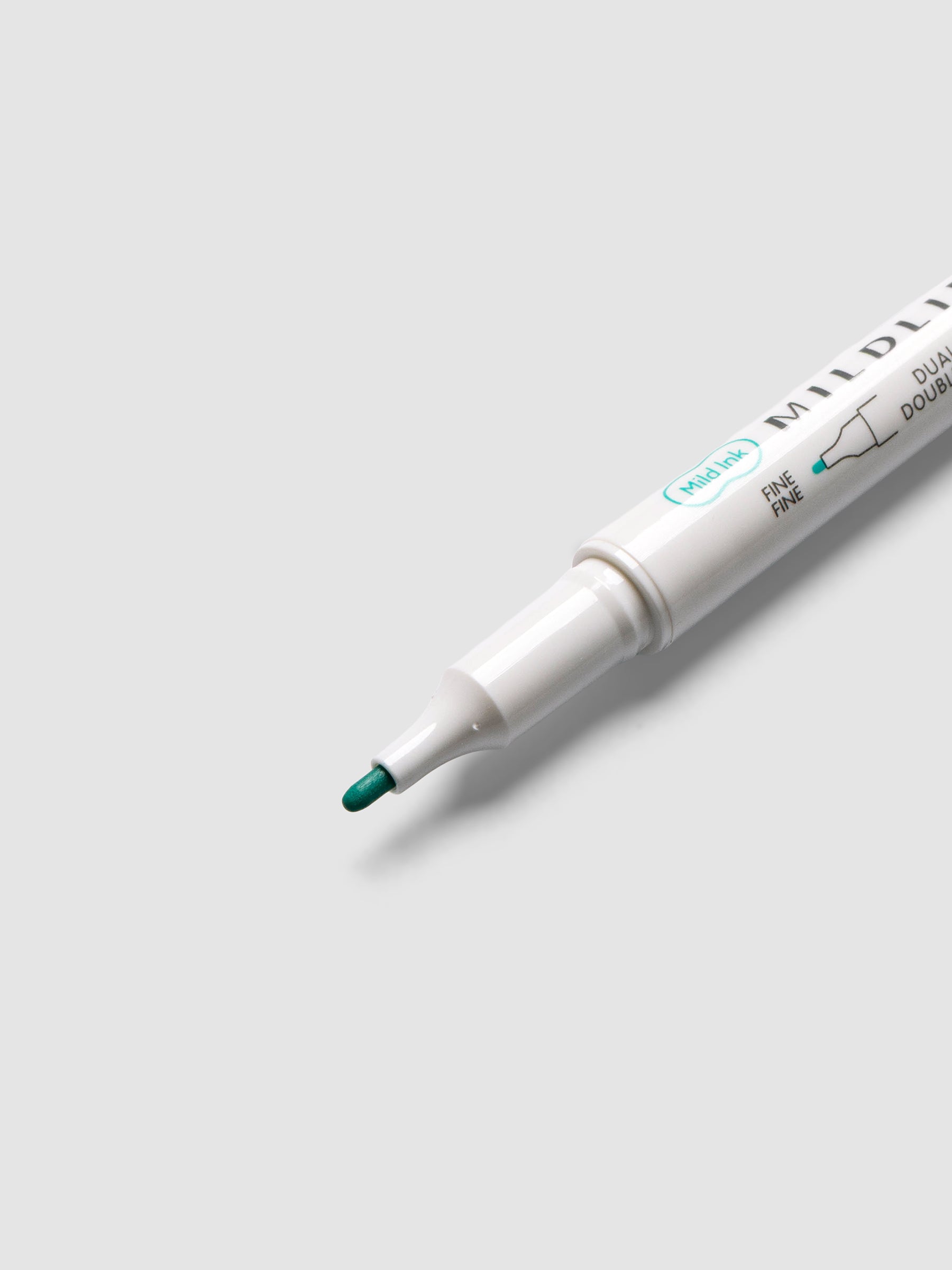 Close-up of Zebra Mildliner Dual-Tip Fineliner fine bullet tip in summer green