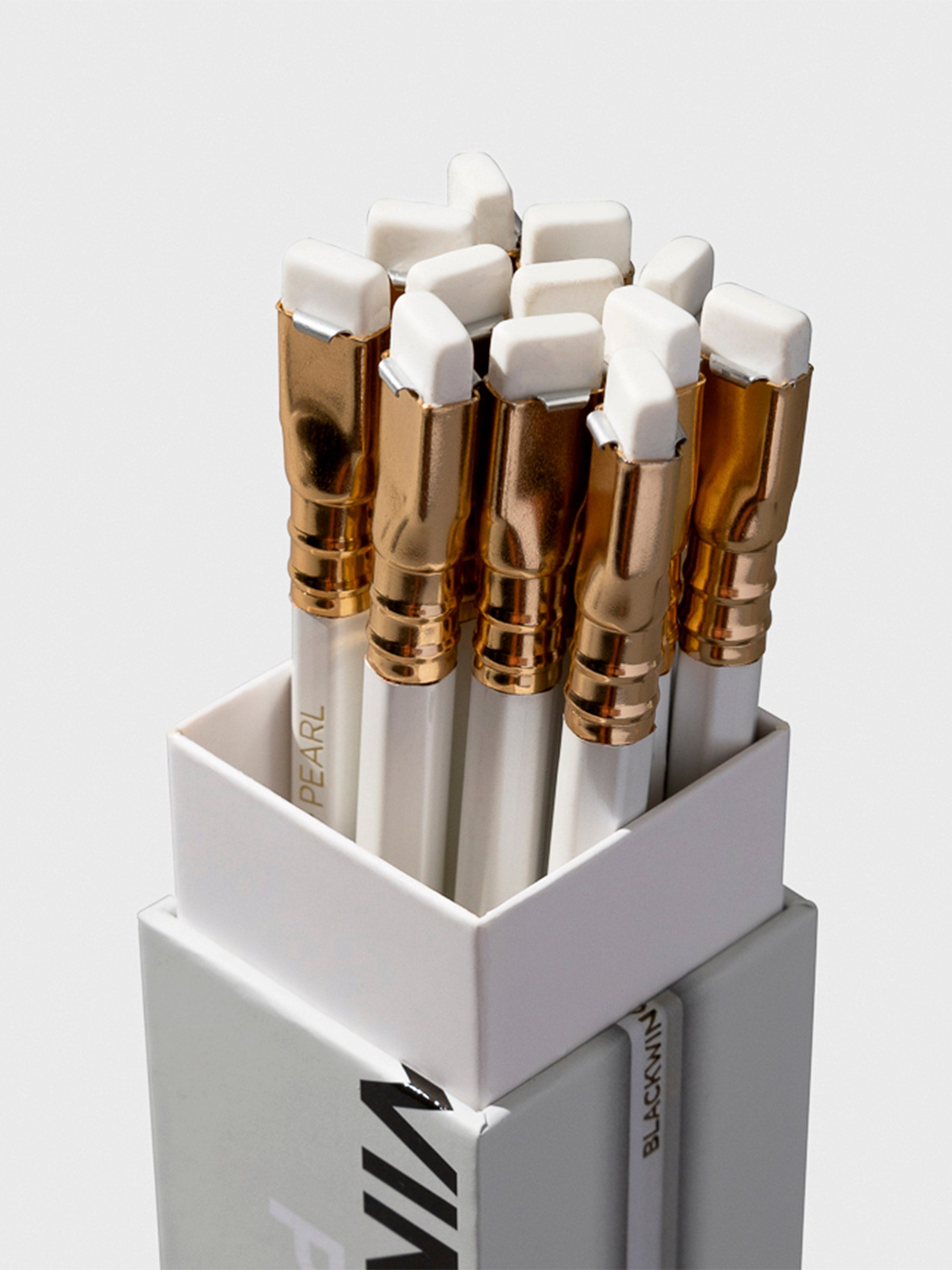 The image shows a set of 12 blackwing pearl pencils packaged inside a box.