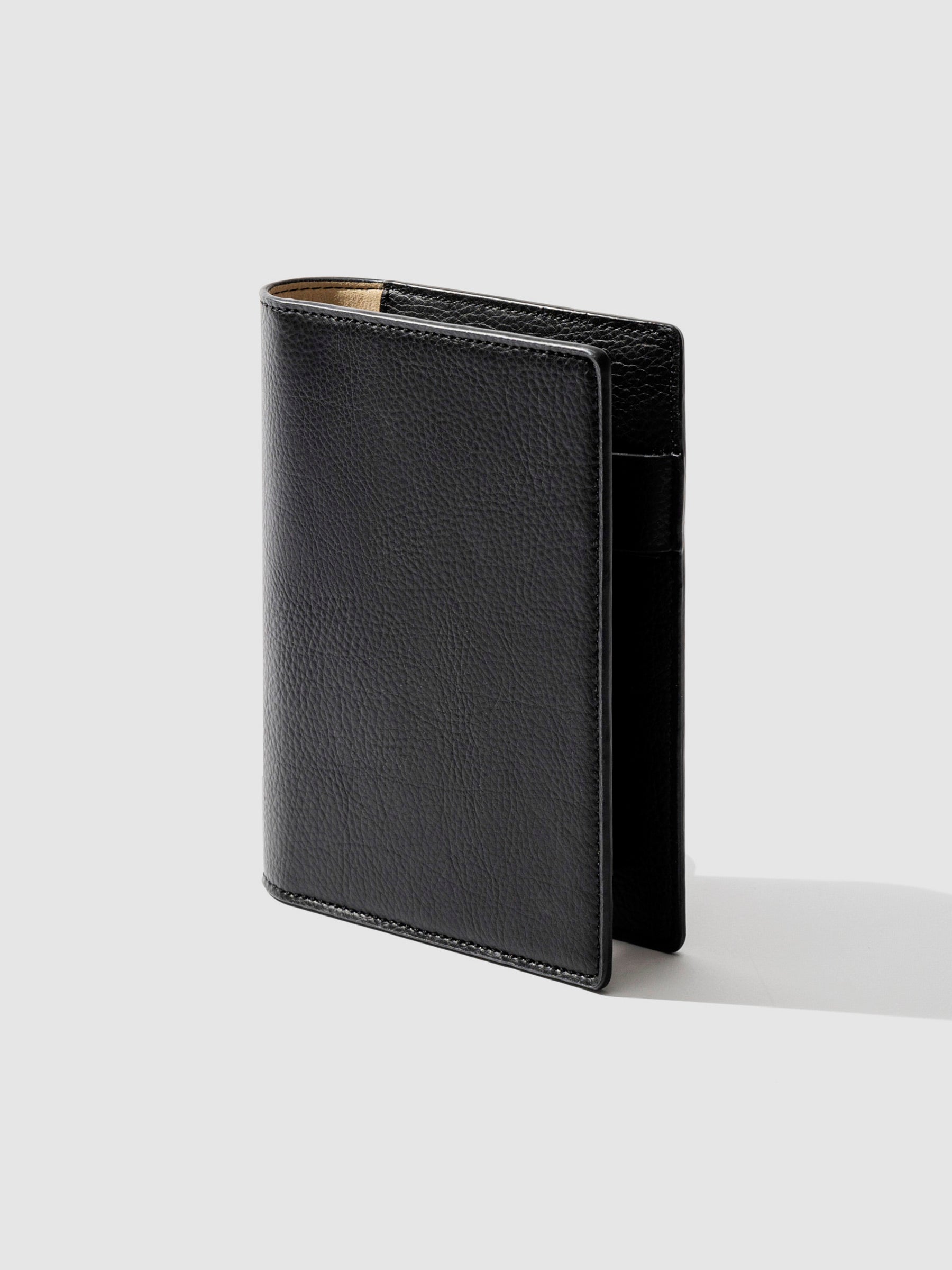 CP Petite folio displayed at a three quarter angle on a neutral background. Color shown is mesa black.