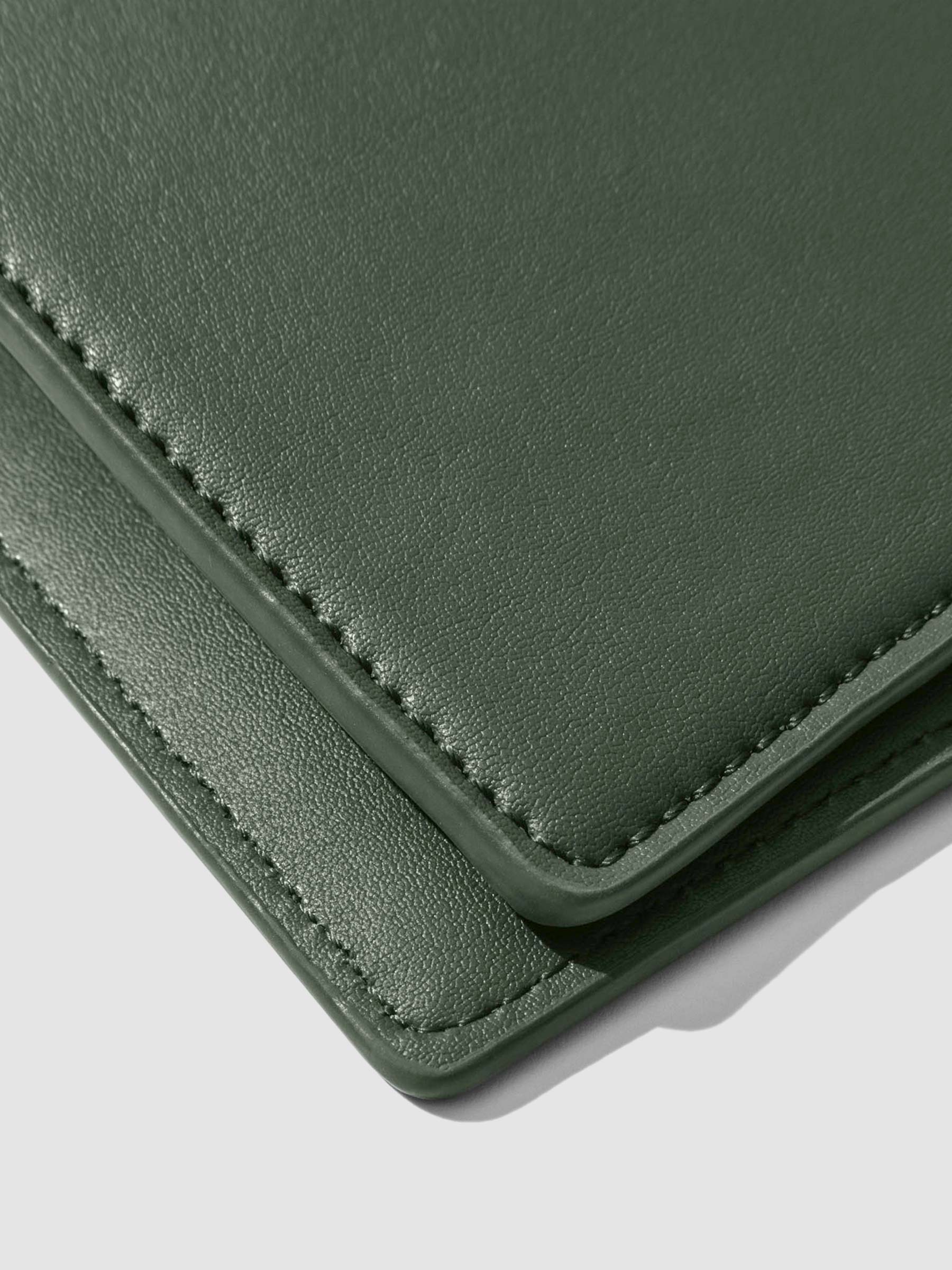 Closeup of valley green folio's smooth vegan leather.
