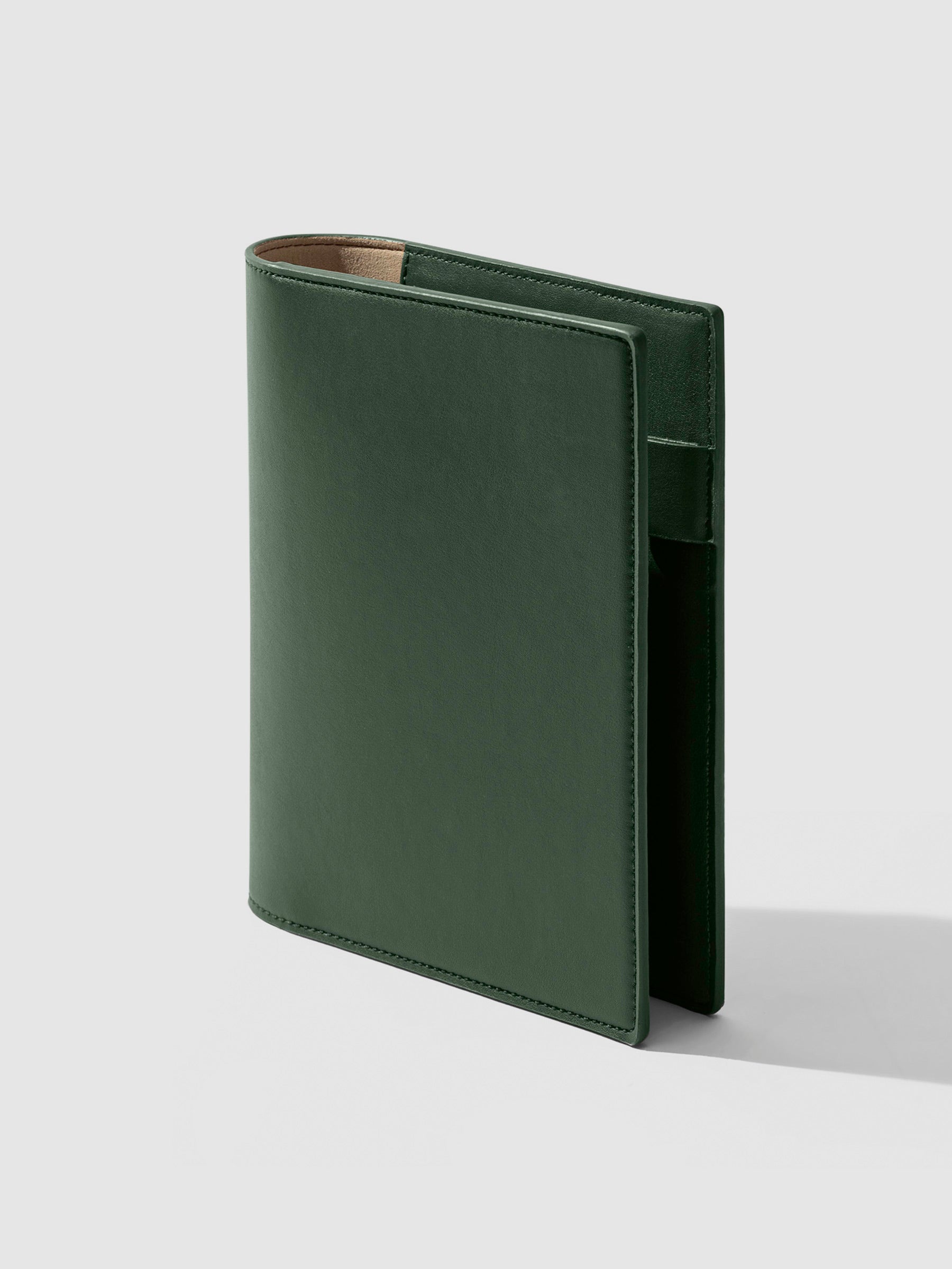 Folio displayed at a three quarter angle on a neutral background. Color shown is valley green.