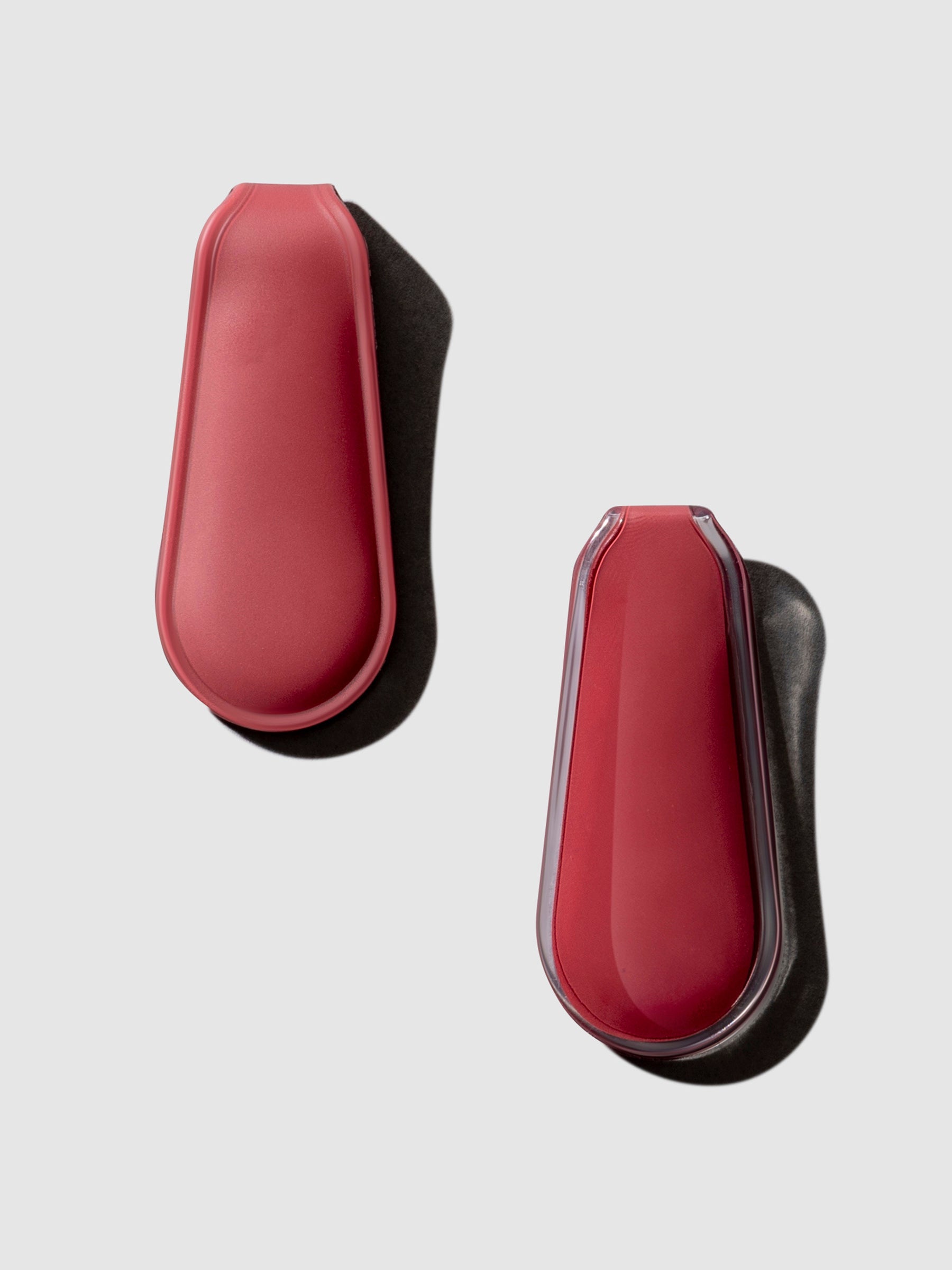 Set of clips displayed on a neutral background.