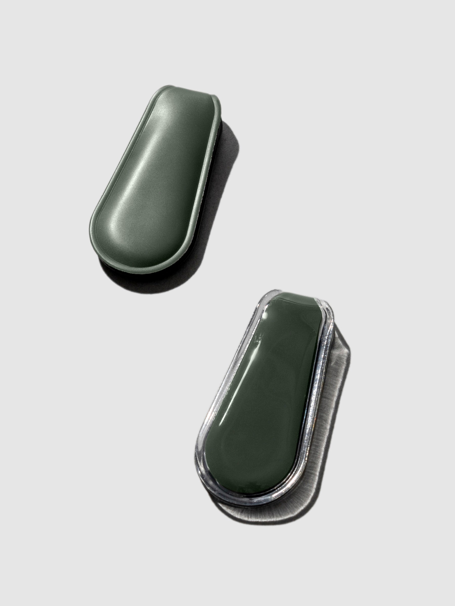 Set of 2 clips displayed on a neutral background.