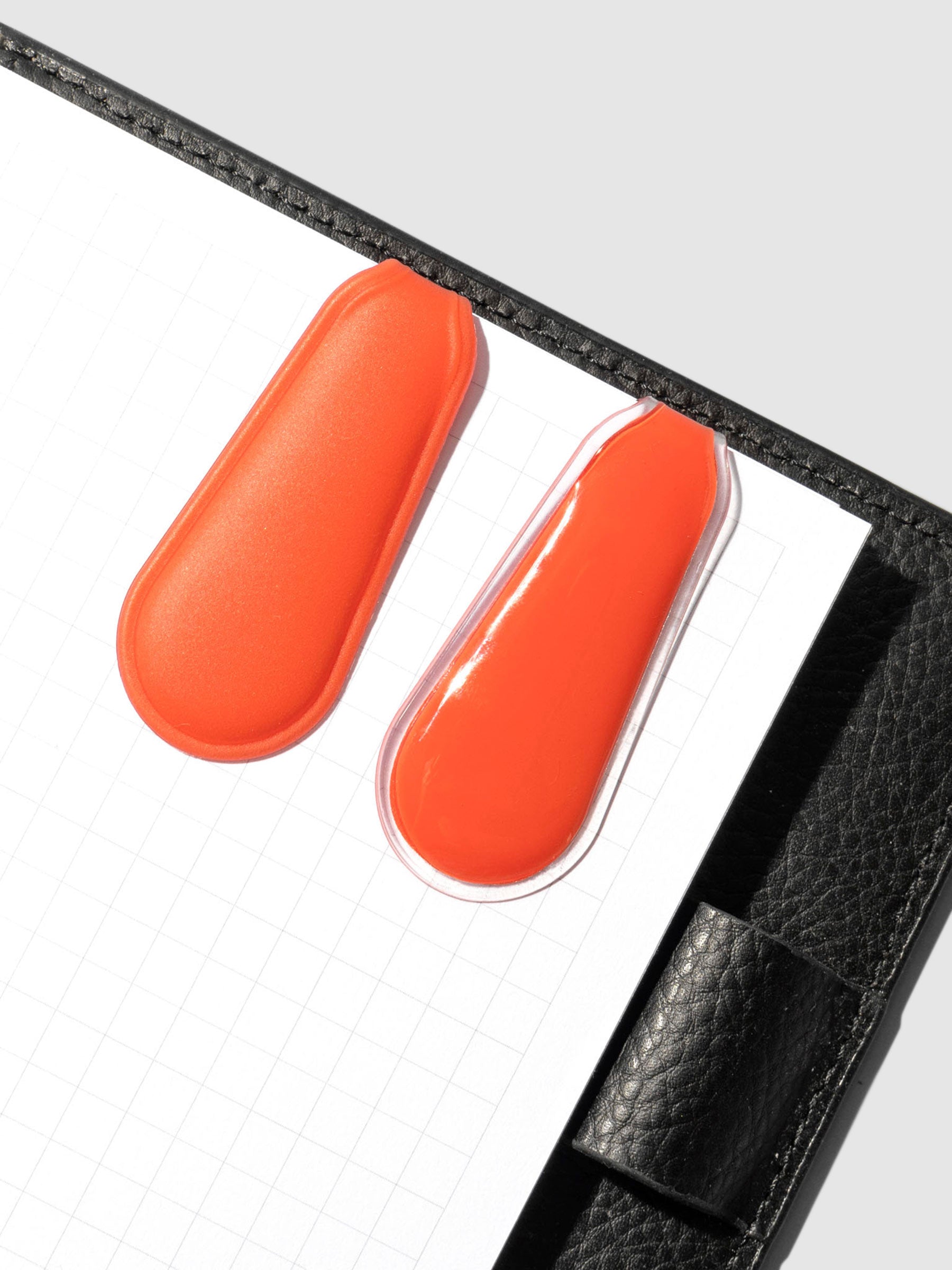 Saffron clips in use inside a clear agenda.