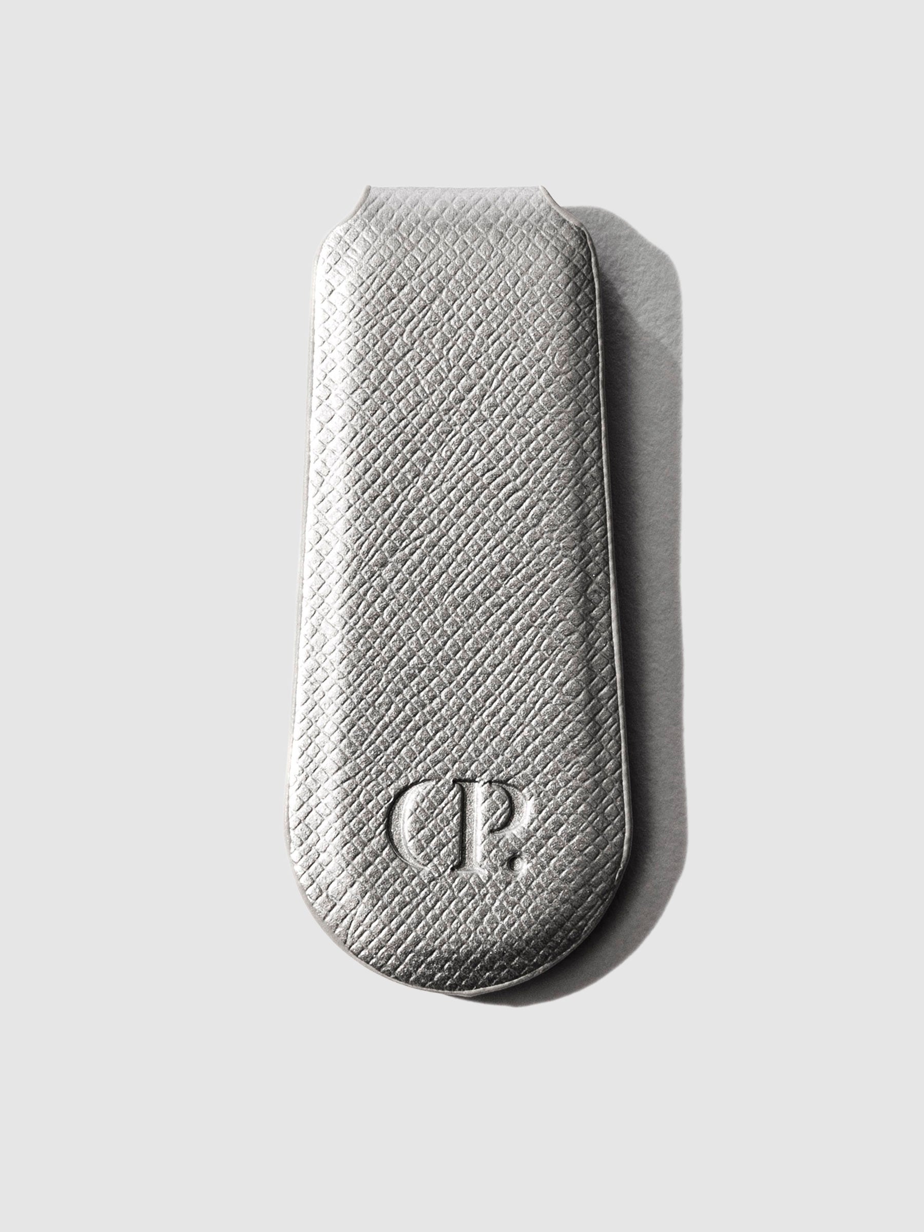 Silver clip displayed on a neutral background.