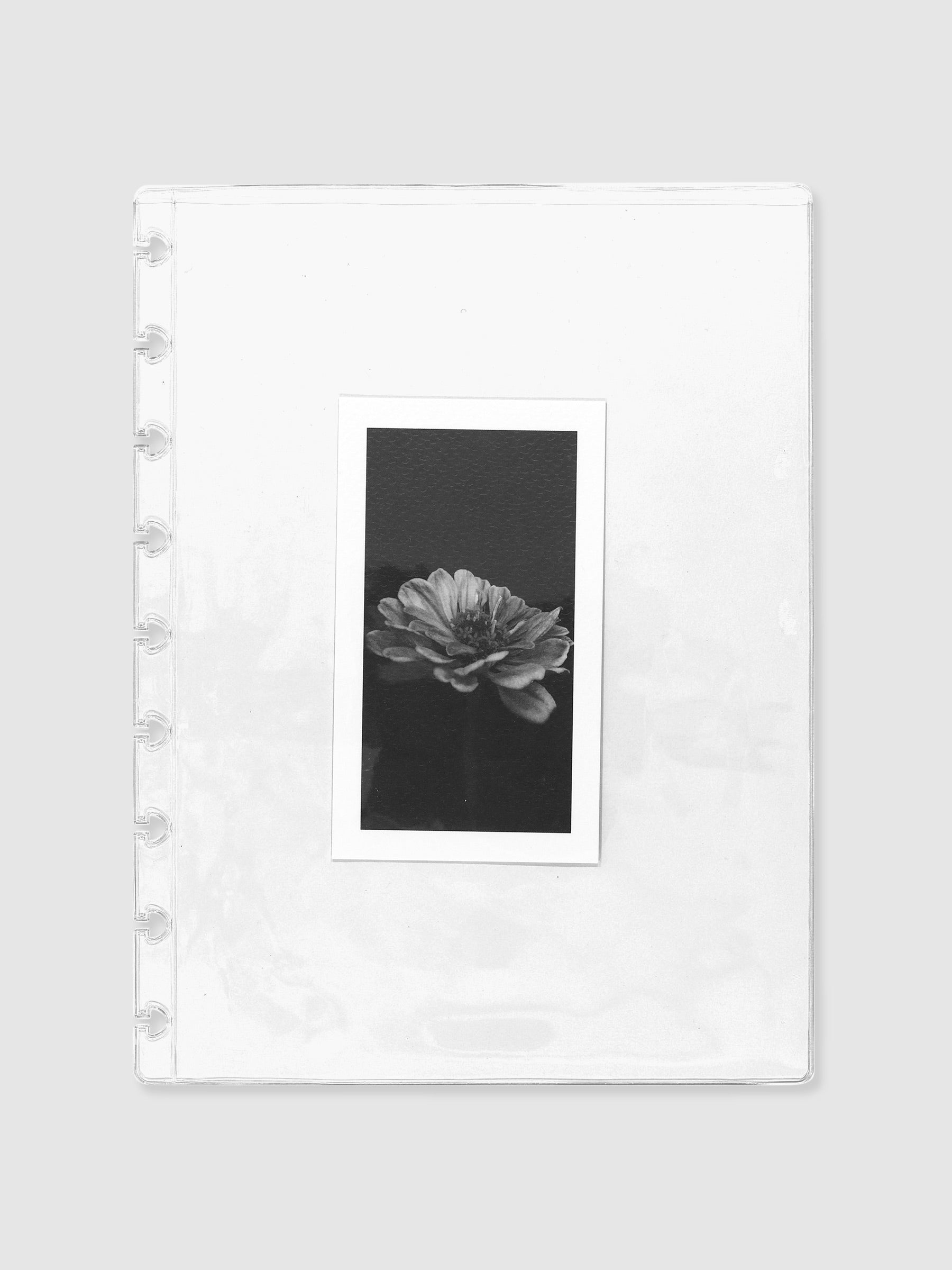 Document pocket displayed on a neutral background. A botanical card is displayed inside the pocket. Size shown is HP Classic.