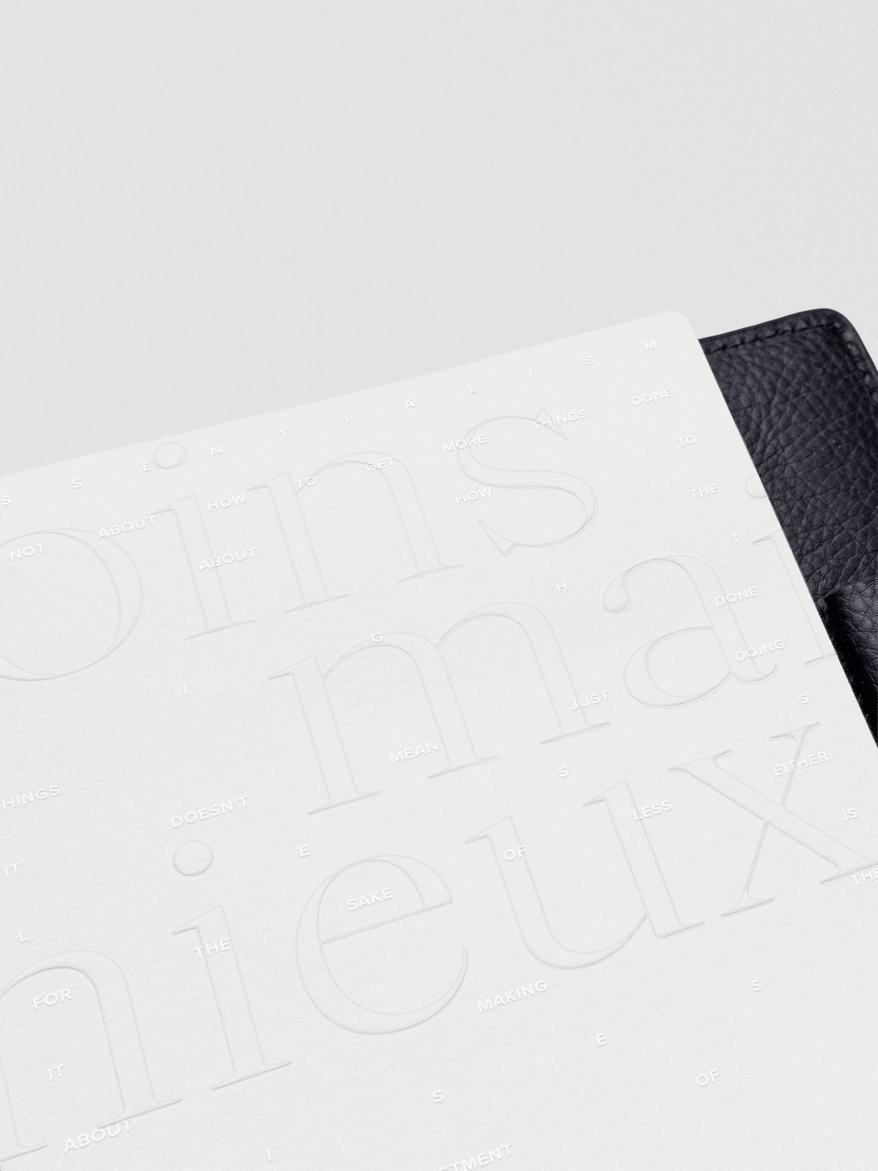 Essentialism Dashboard Duo reading "moins mai mieux" in size Half Letter; close up.