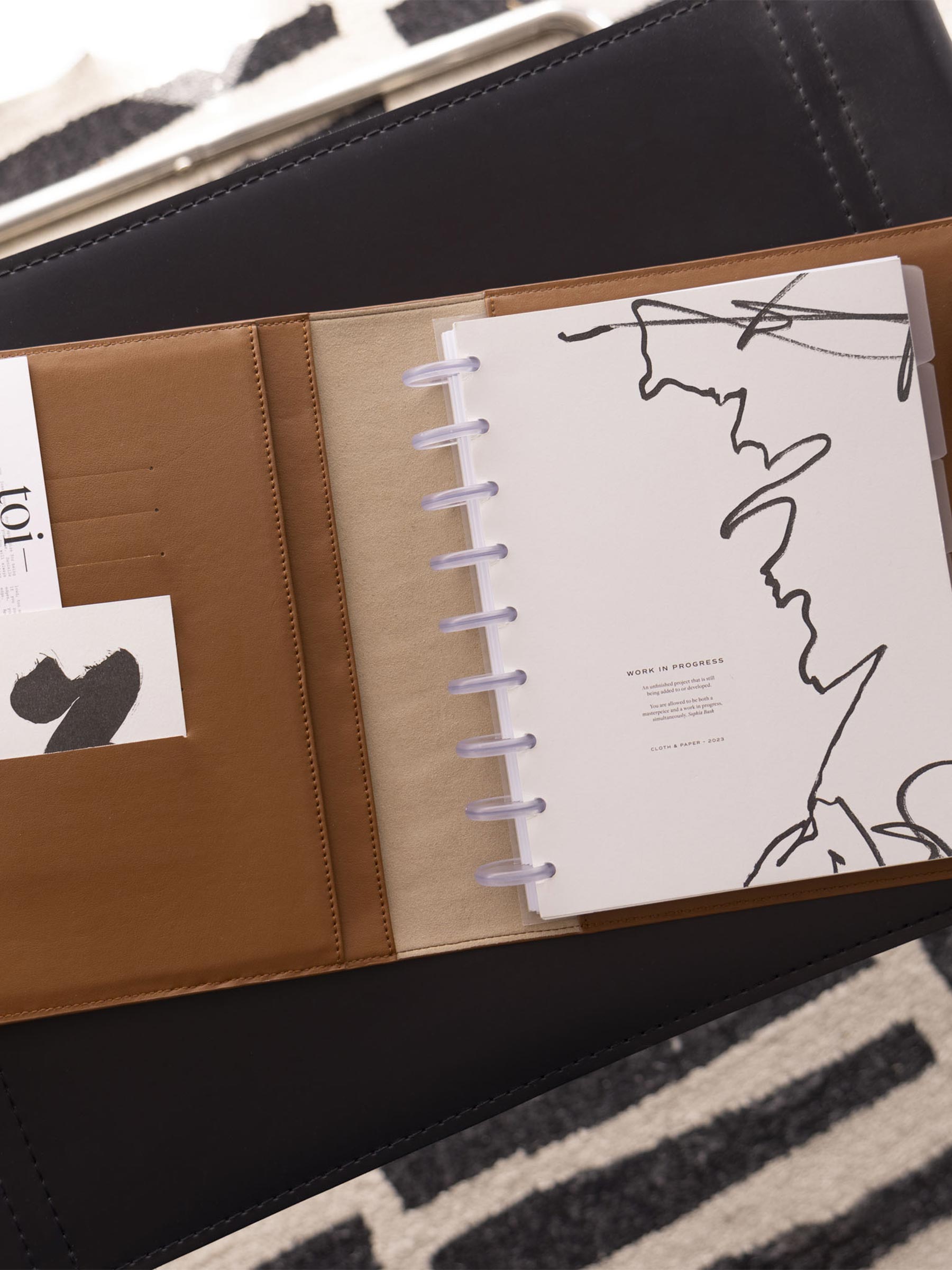 HP Classic cover displayed inside a brown leather folio with clear discs.