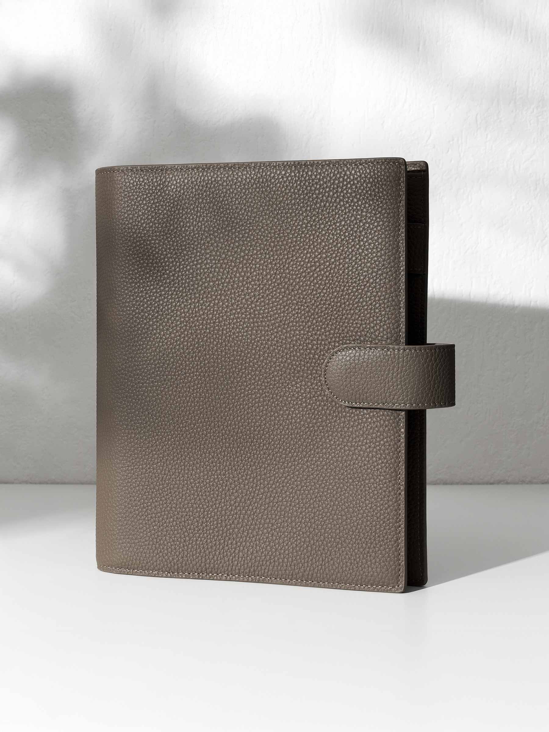 Cortado leather agenda displayed against a shadowed background.