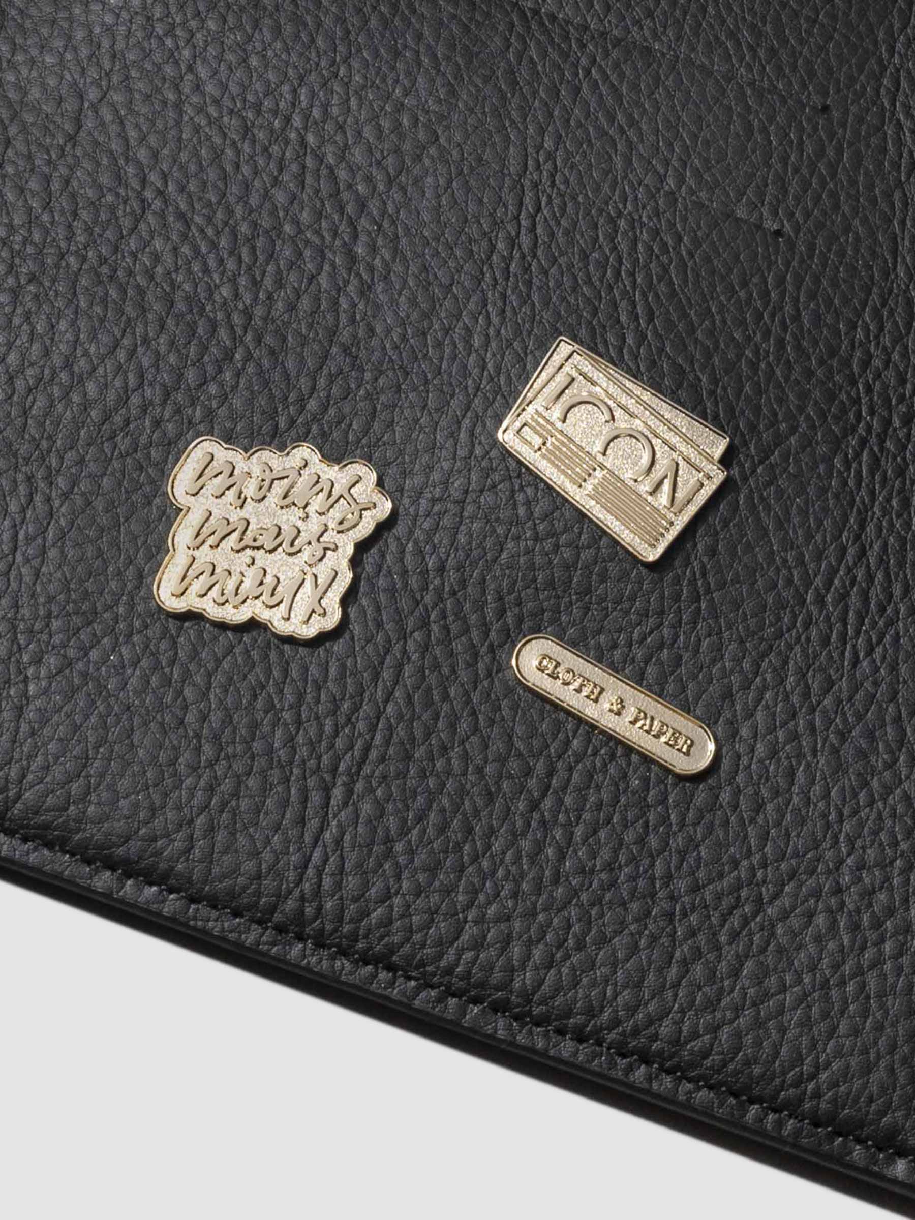 Set of 3 pins displayed in a black leather agenda.