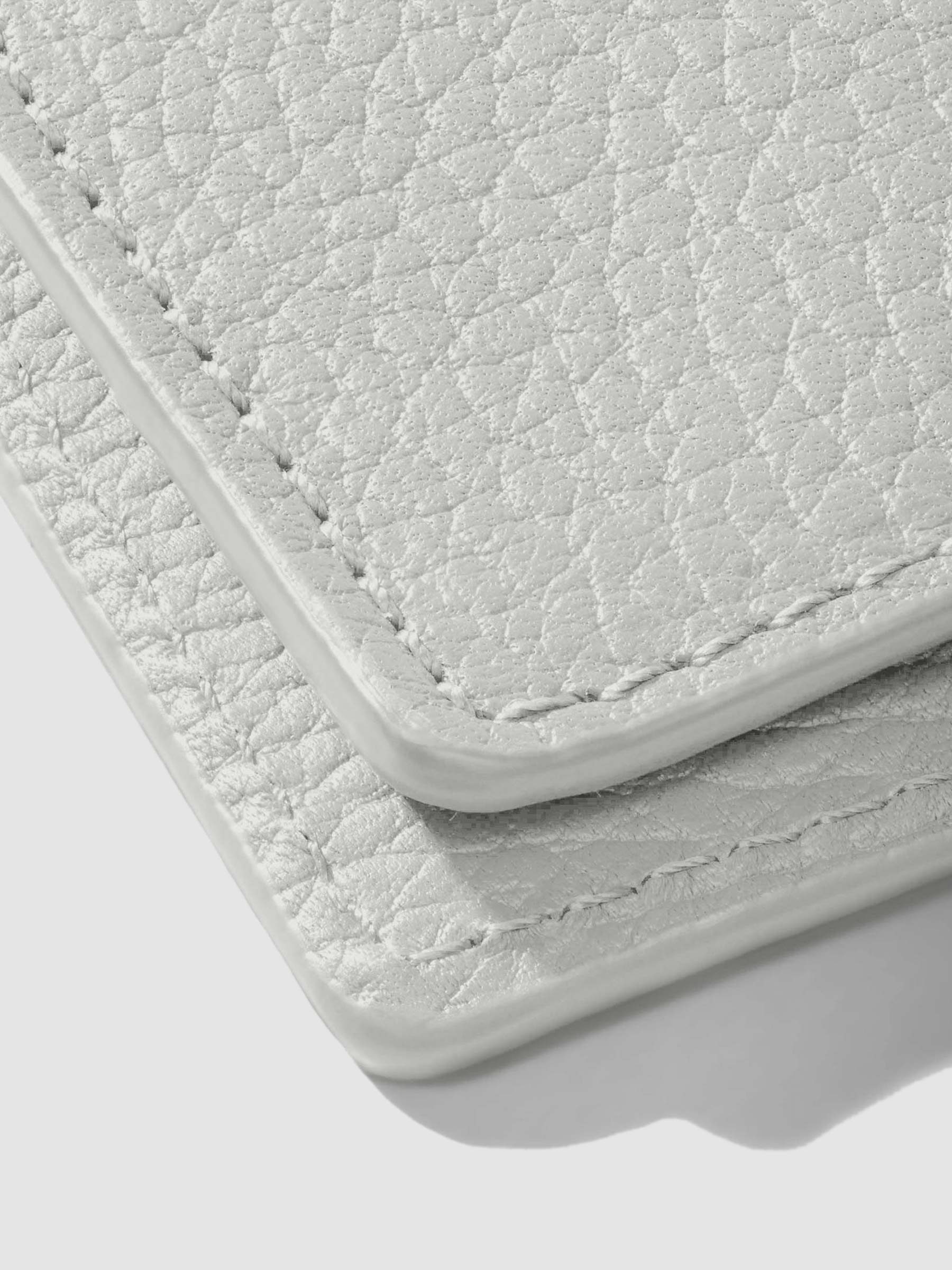 Closeup of the agenda's glazing. Color pictured is Veleta.