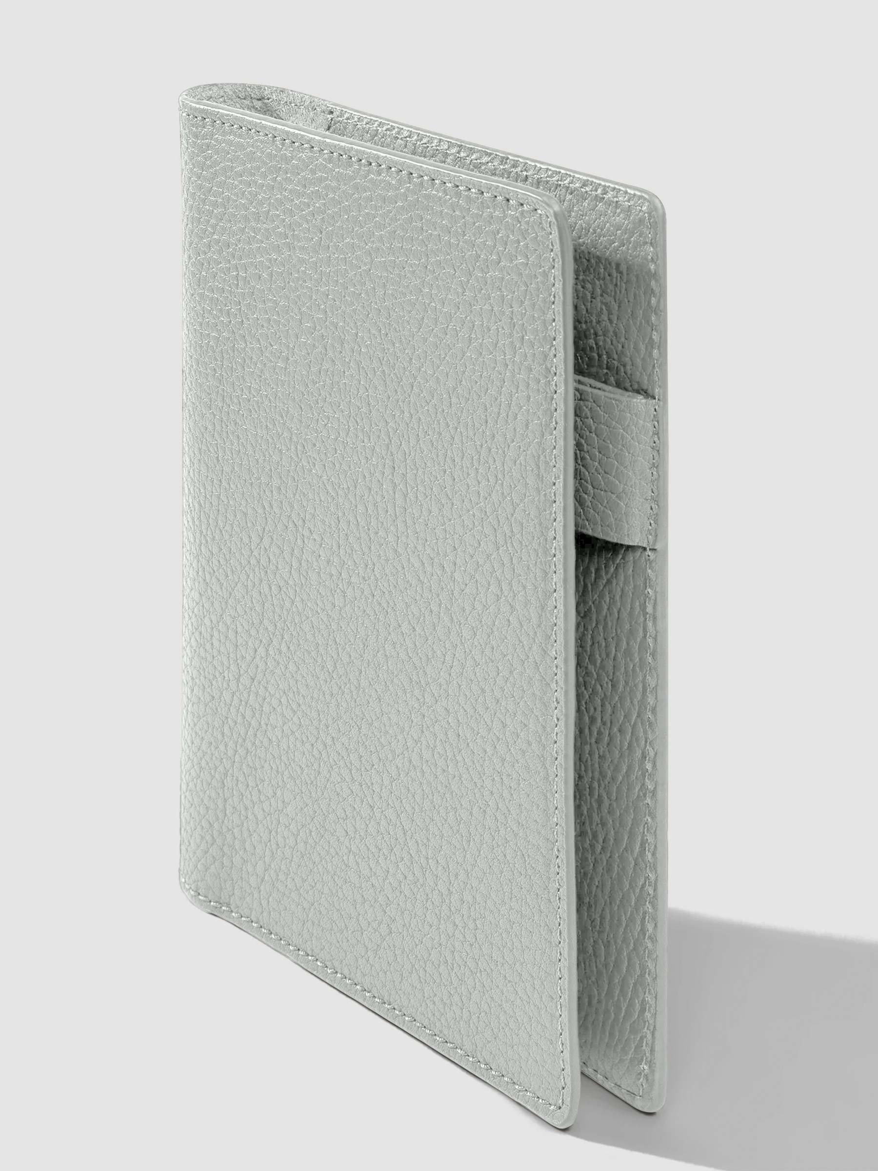 3/4 view of Veleta folio on a neutral background.