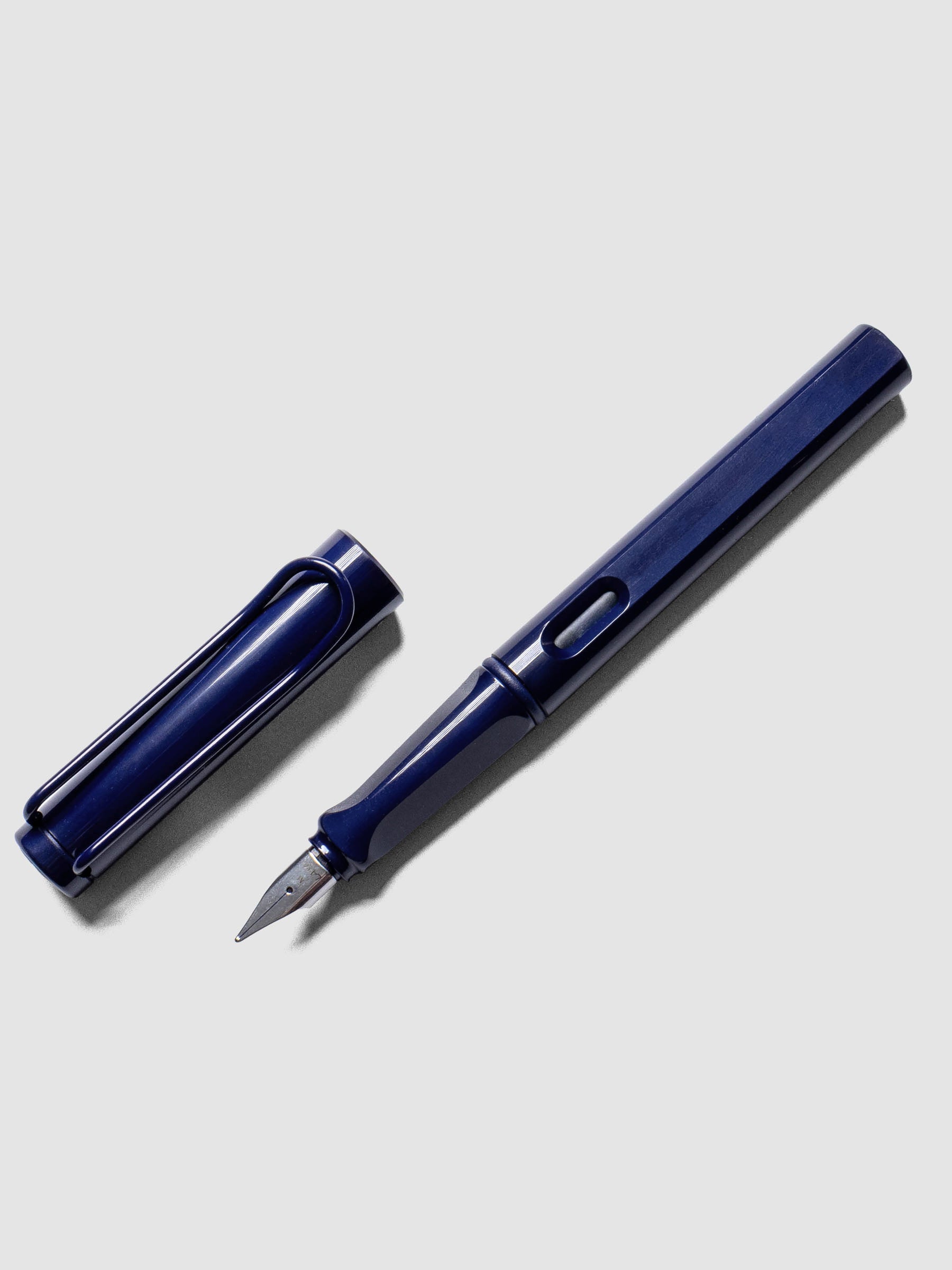 LAMY Safari Fountain Pen in the color Dark Dusk with Medium nib shown diagonally with the cap off. 